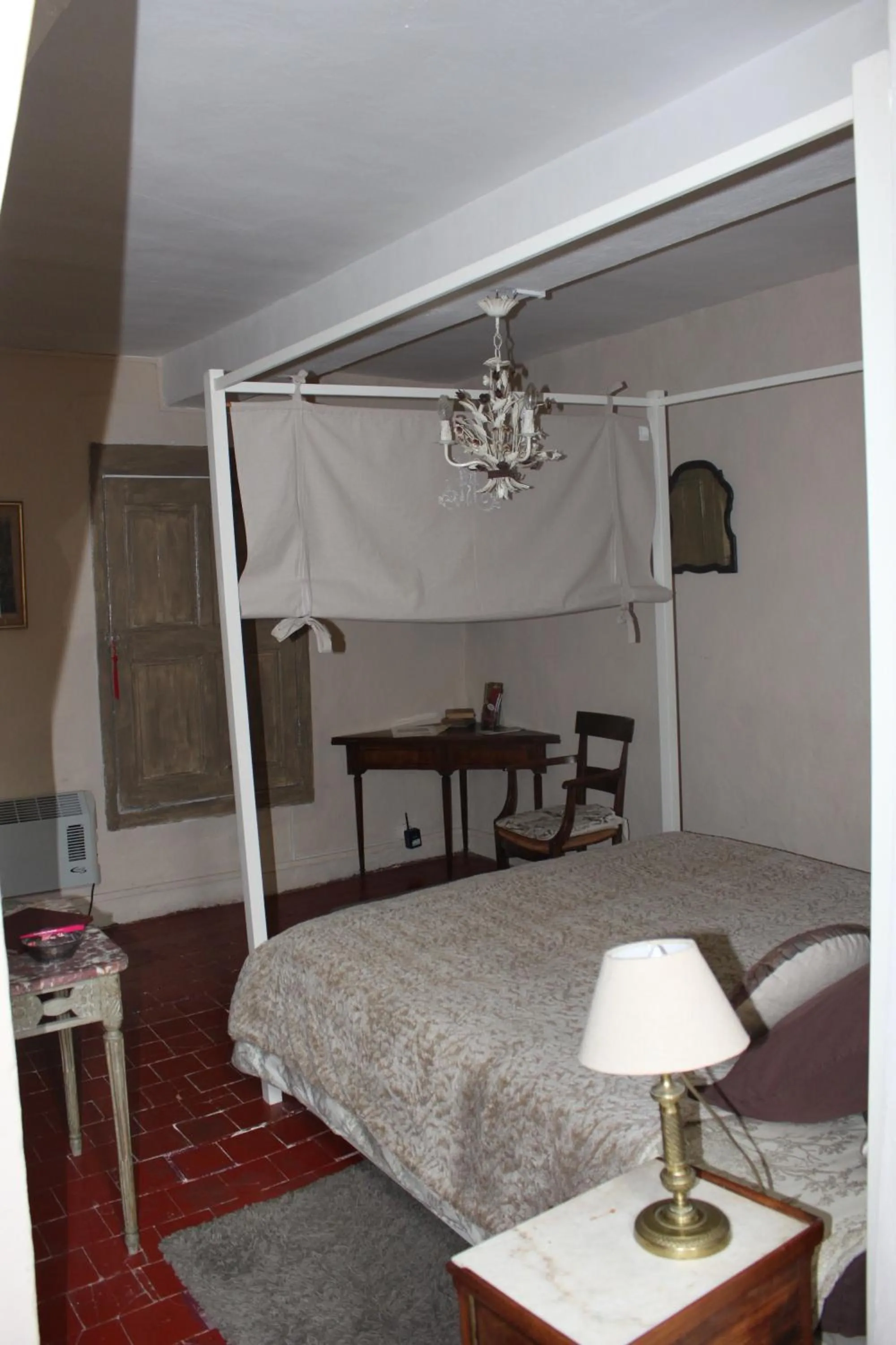 Photo of the whole room, Bed in Château de Vedène