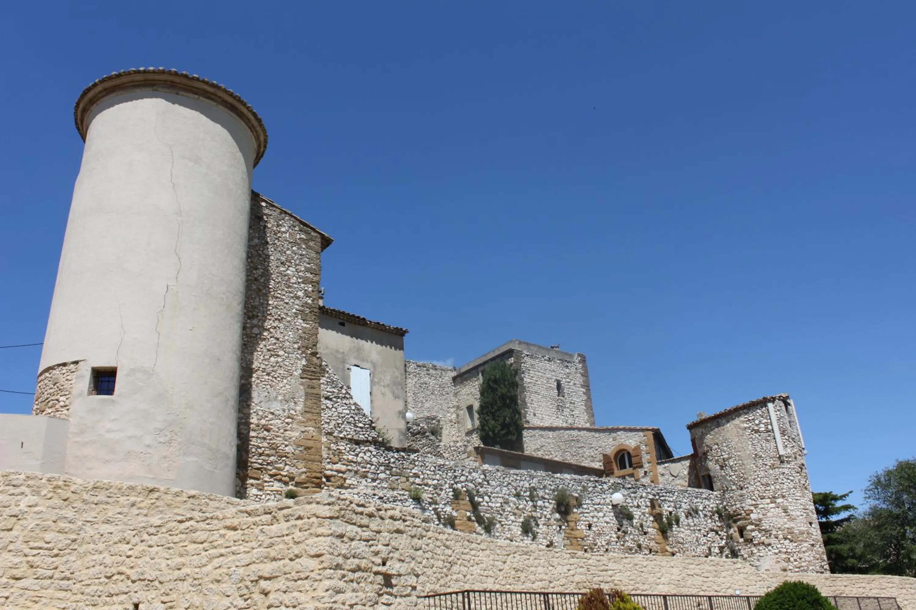 Property building in Château de Vedène