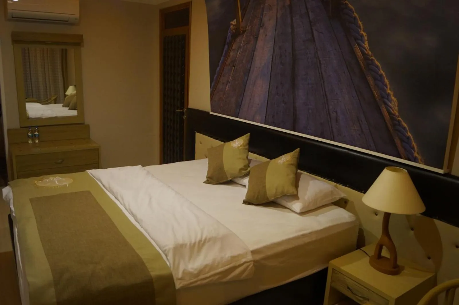 Bed in Unluselek Hotel