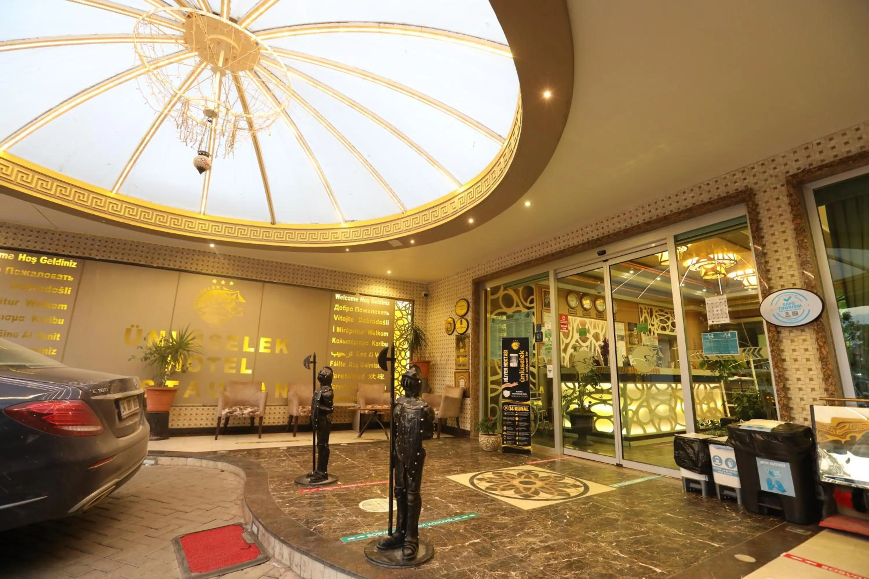 Facade/entrance in Unluselek Hotel