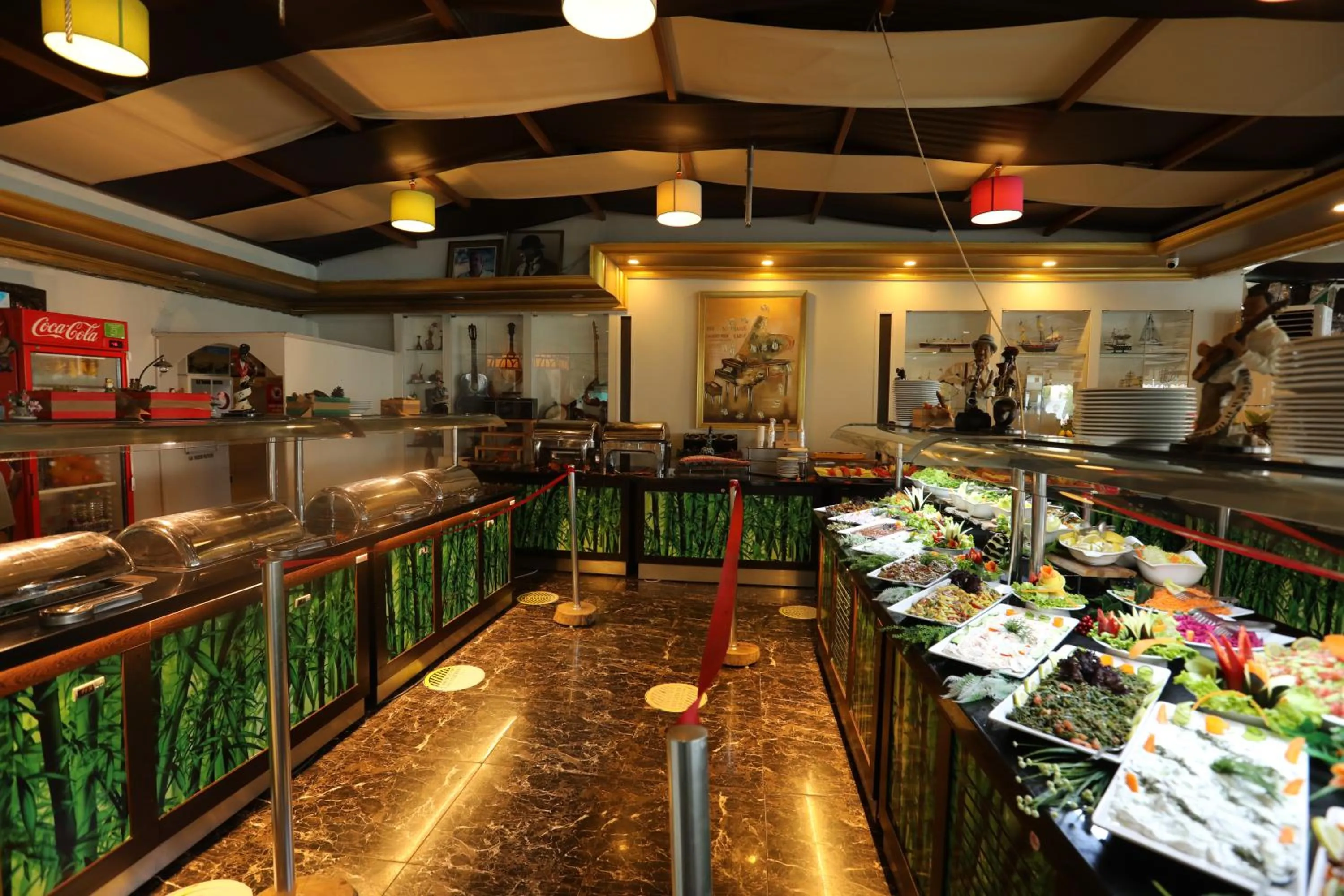 Restaurant/places to eat in Unluselek Hotel