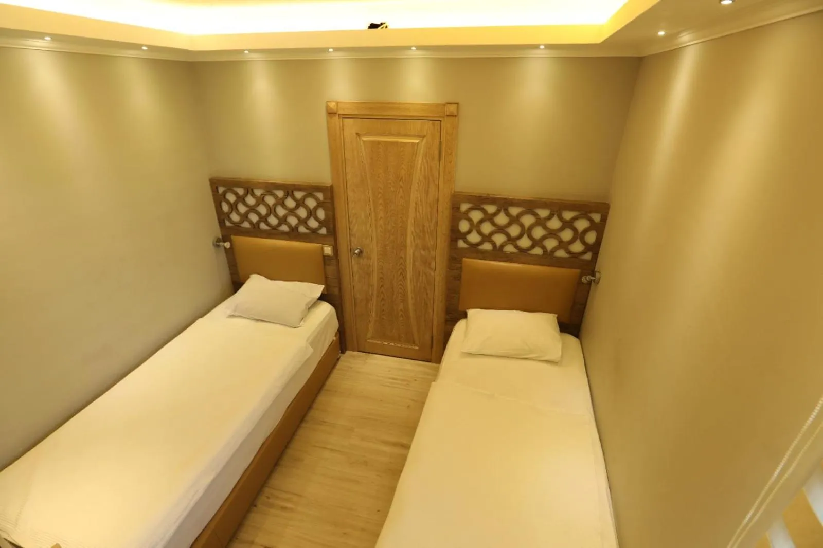 Bed in Unluselek Hotel