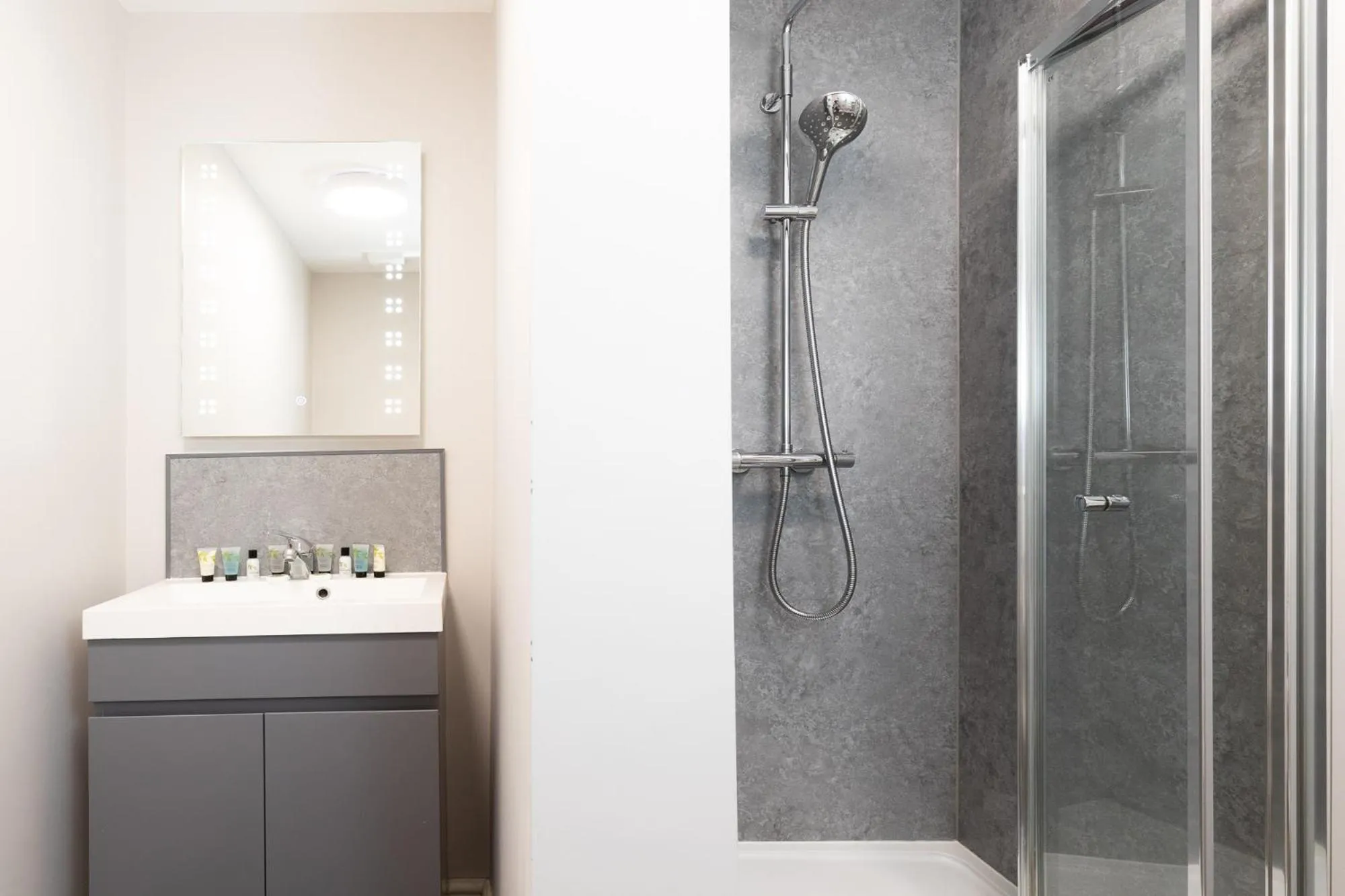 Bathroom in The Clarence Gardens Hotel, BW Signature Collection