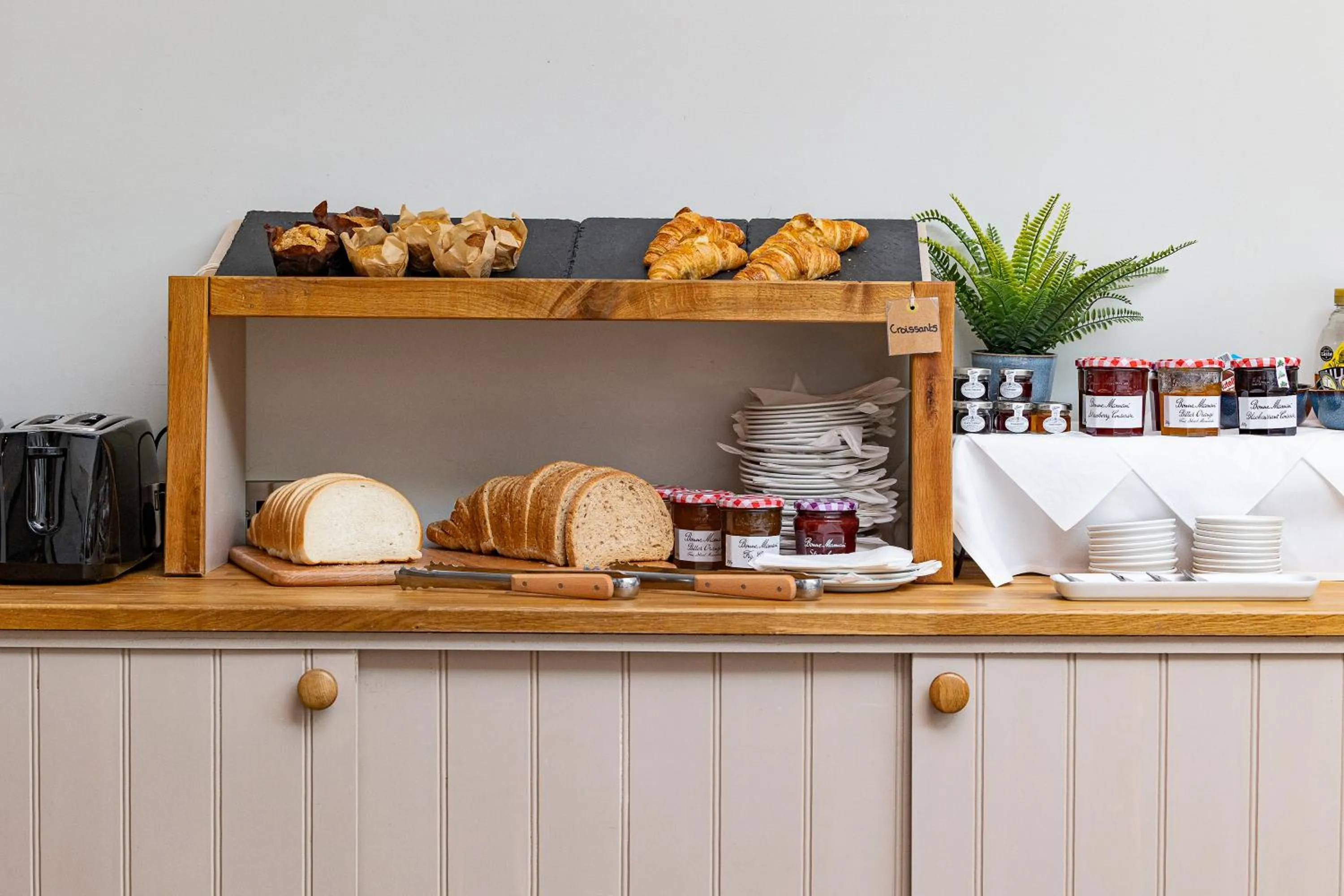 Restaurant/places to eat in The Clarence Gardens Hotel, BW Signature Collection