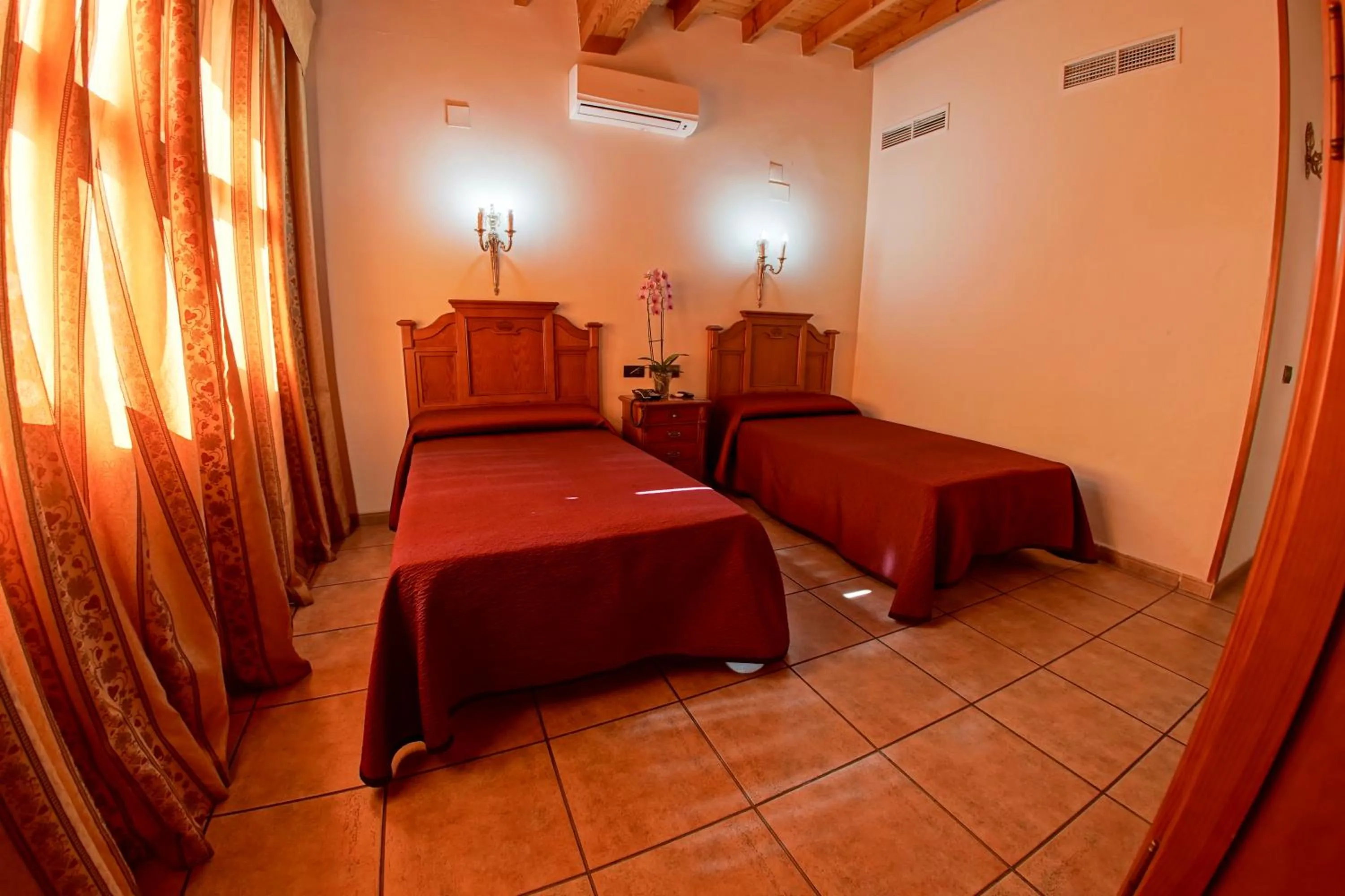 Bed in Hotel Alfonso VIII