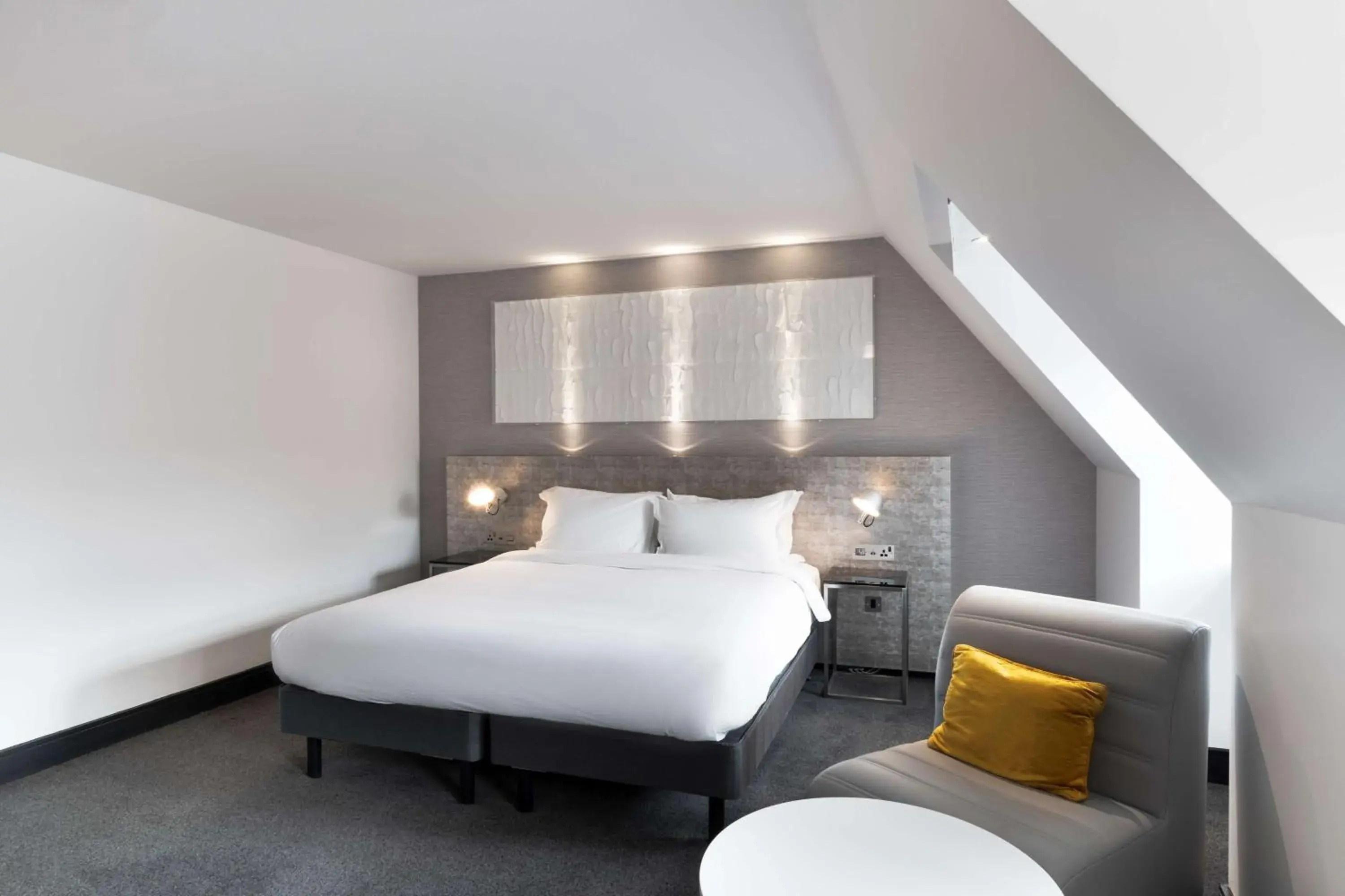 Bedroom, Bed in Radisson Blu Hotel, Edinburgh City Centre Bedroom, Bed in Radisson Blu Hotel, Edinburgh City Centre