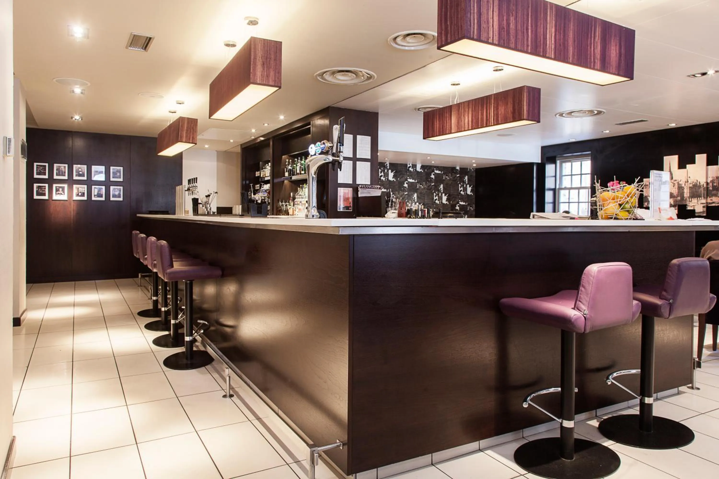 Lounge or bar in Radisson Blu Hotel, Edinburgh City Centre