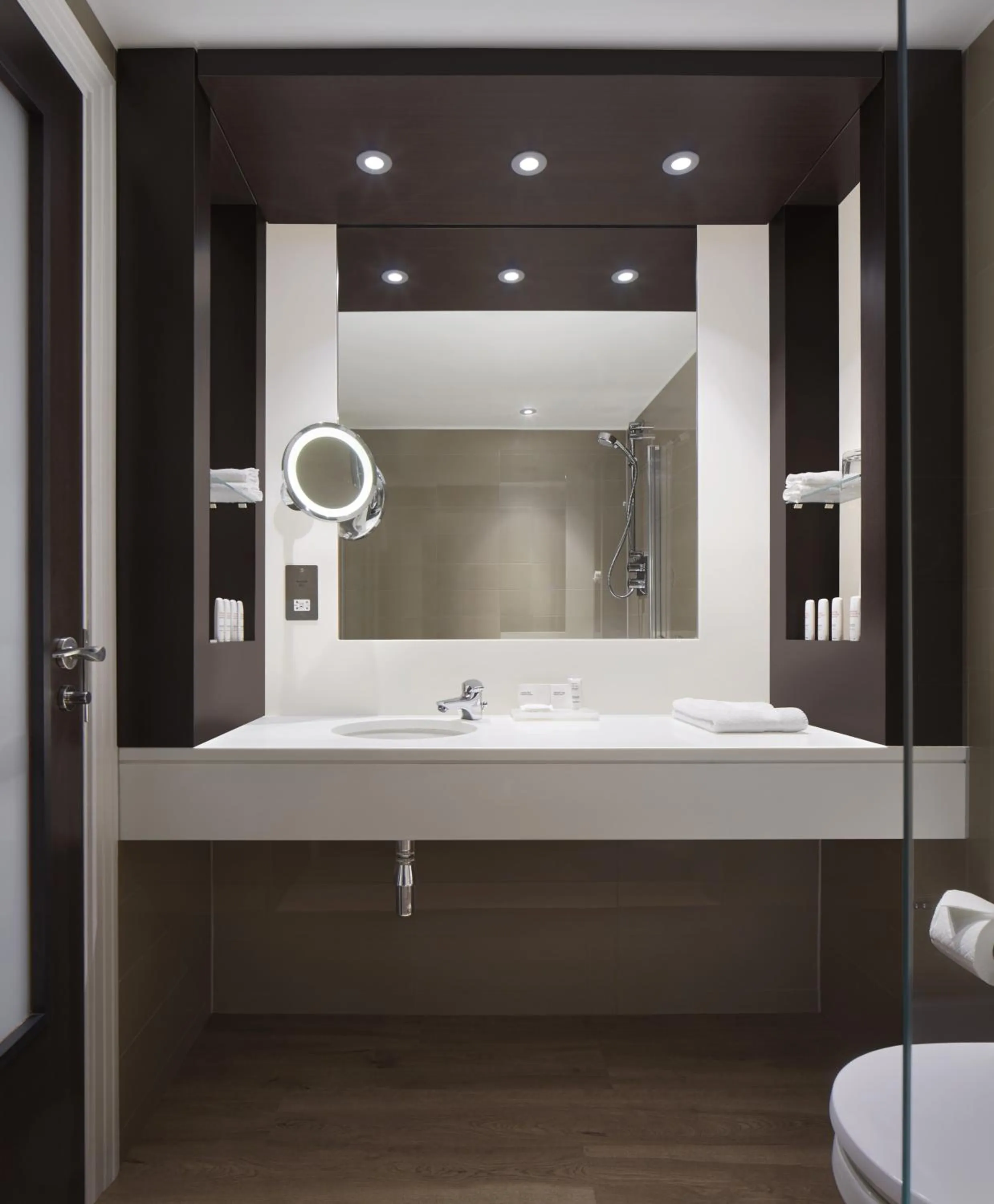 Toilet in Radisson Blu Hotel, Edinburgh City Centre