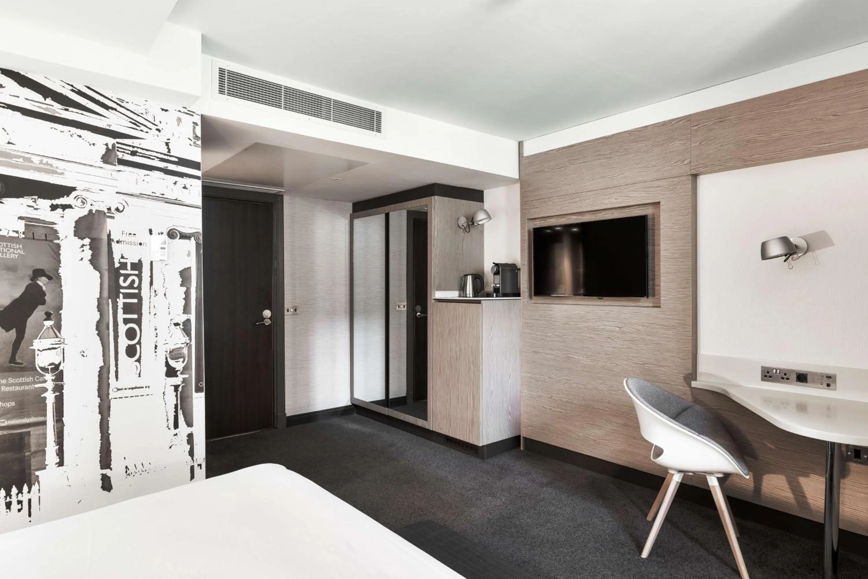 Photo of the whole room in Radisson Blu Hotel, Edinburgh City Centre