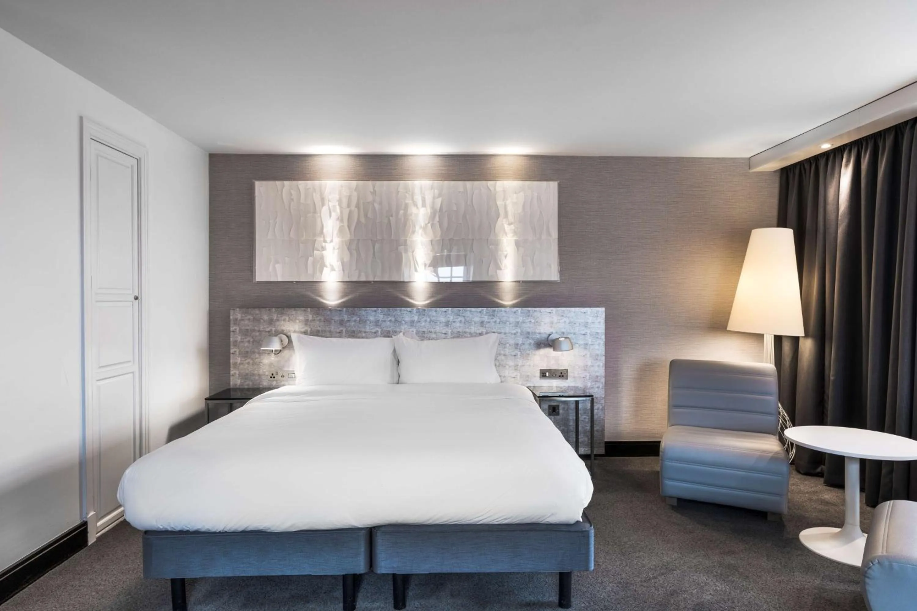 Bedroom, Bed in Radisson Blu Hotel, Edinburgh City Centre