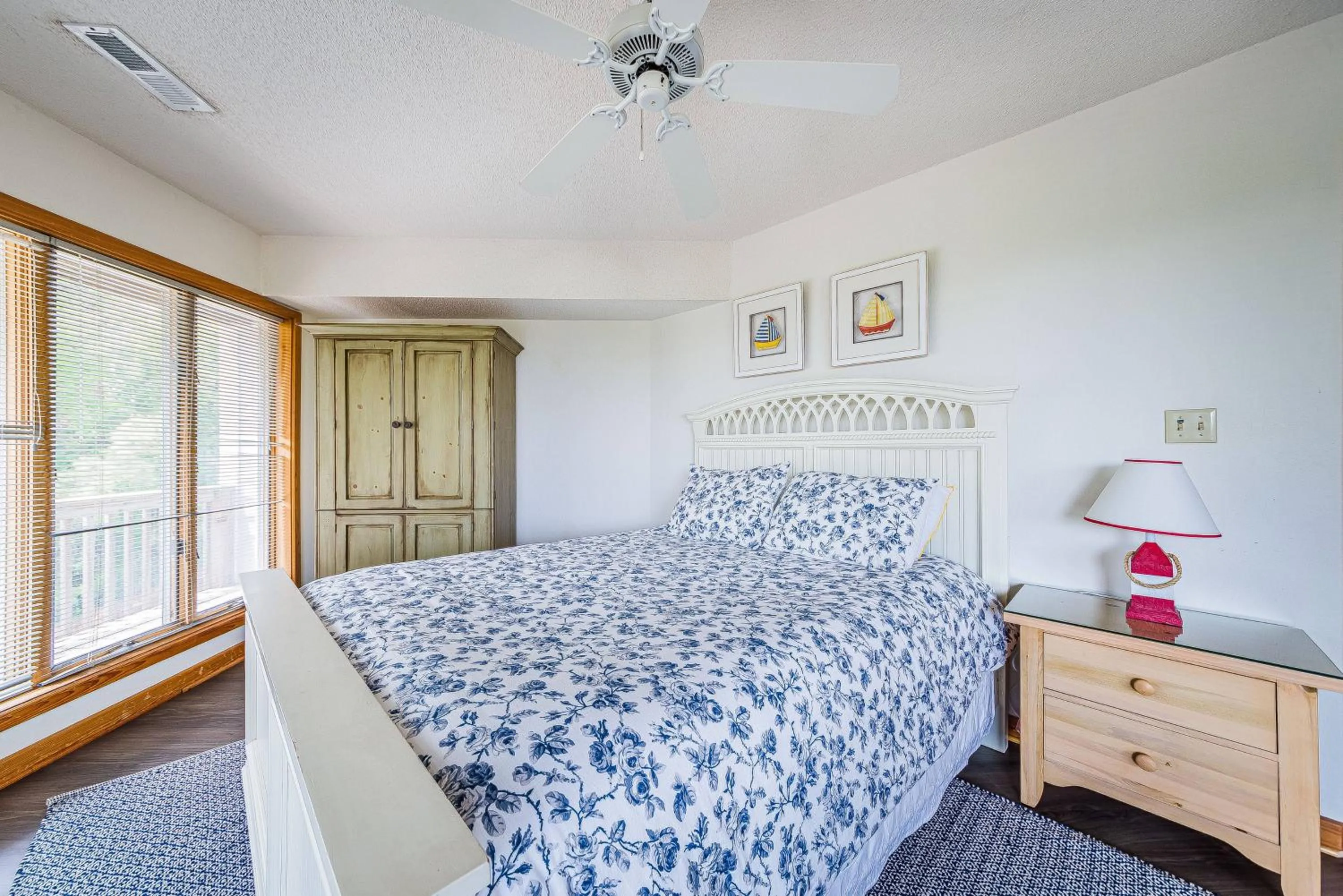 Bed in Just For Fun - Duck, Schooner Ridge, Pool Open 4/15, Pool Heat Option, Hot Tub, Close to Downtown