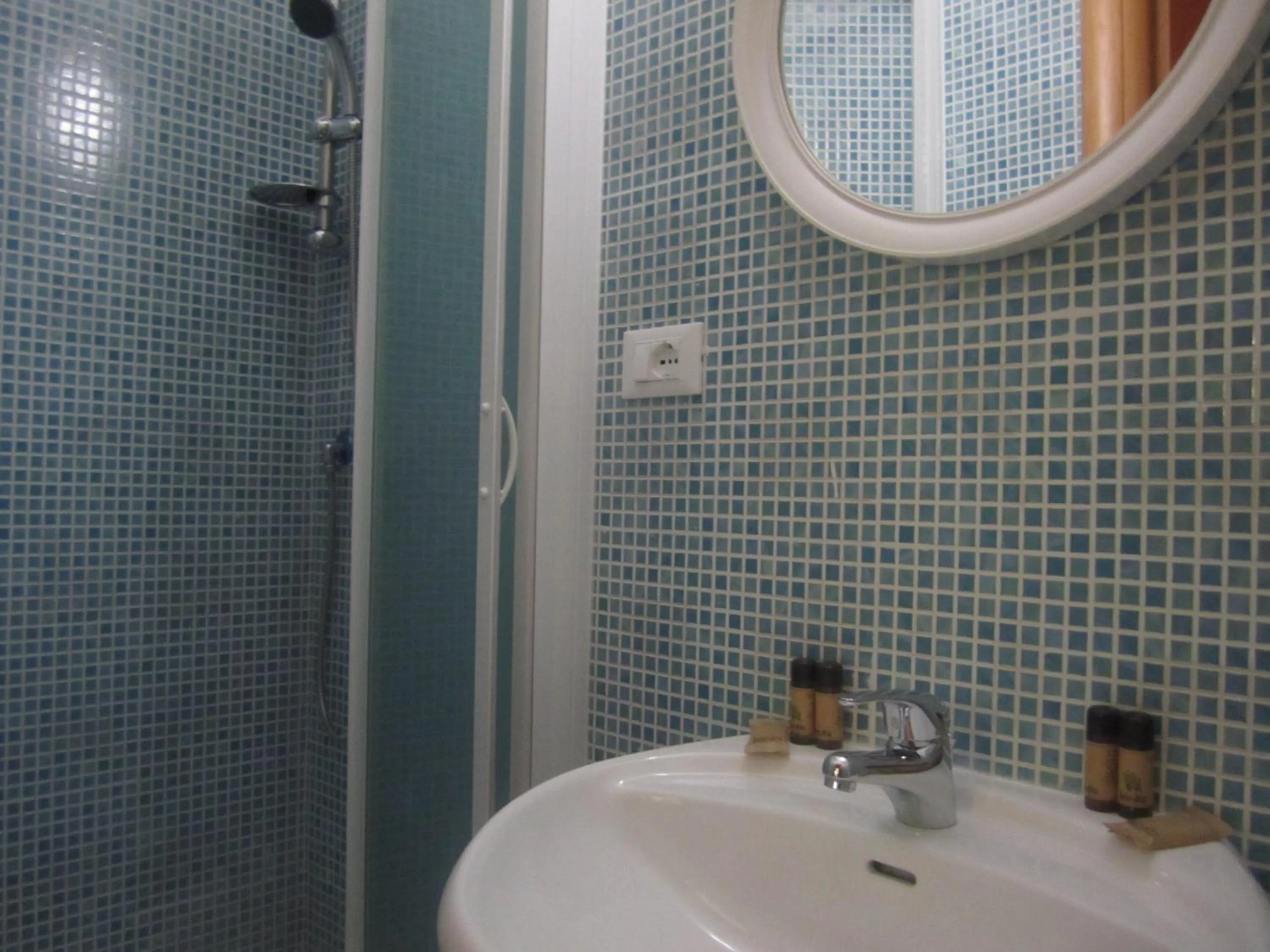 Bathroom in Hotel Genzianella