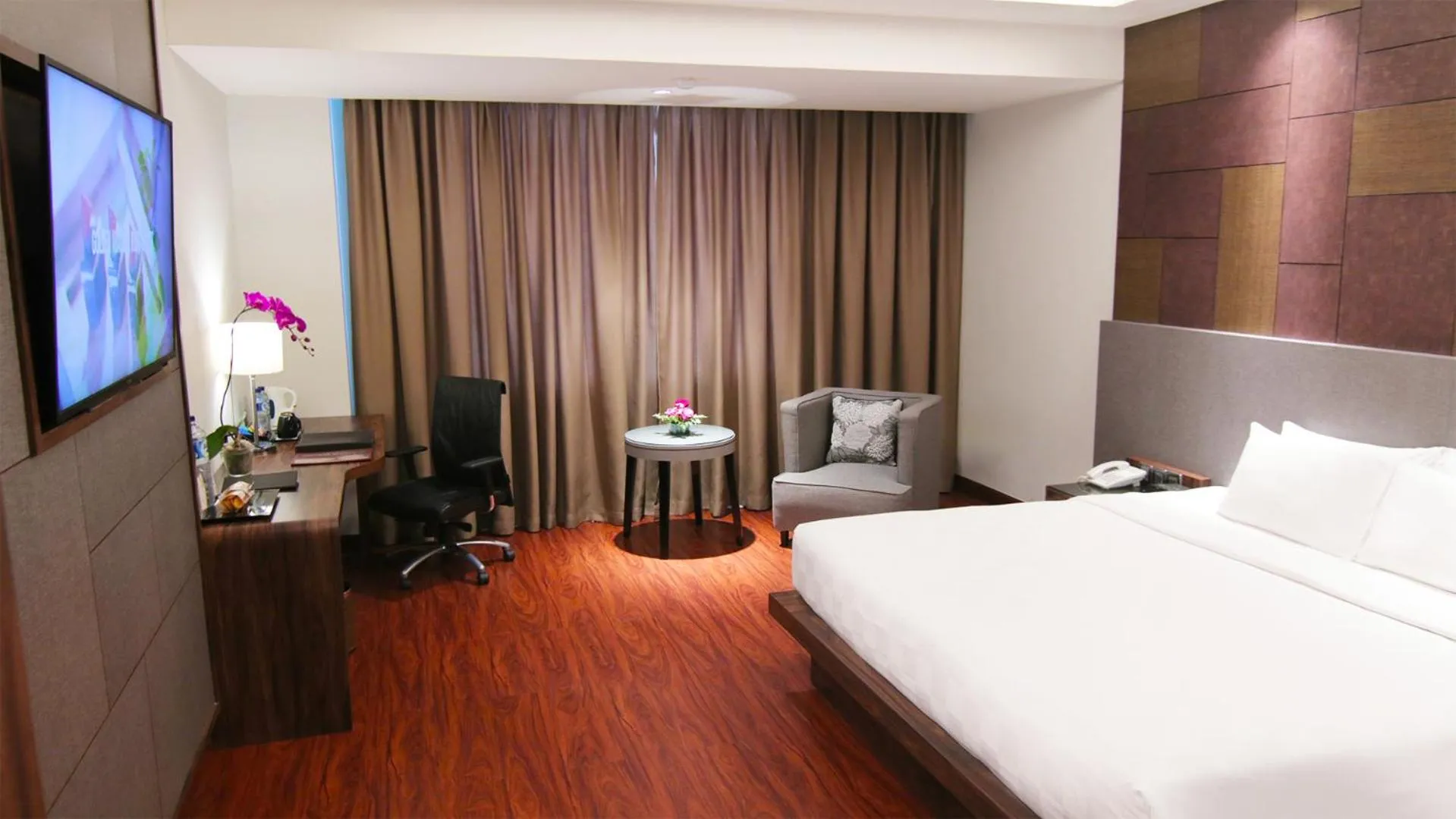 Photo of the whole room, Bed in The Arista Hotel Palembang