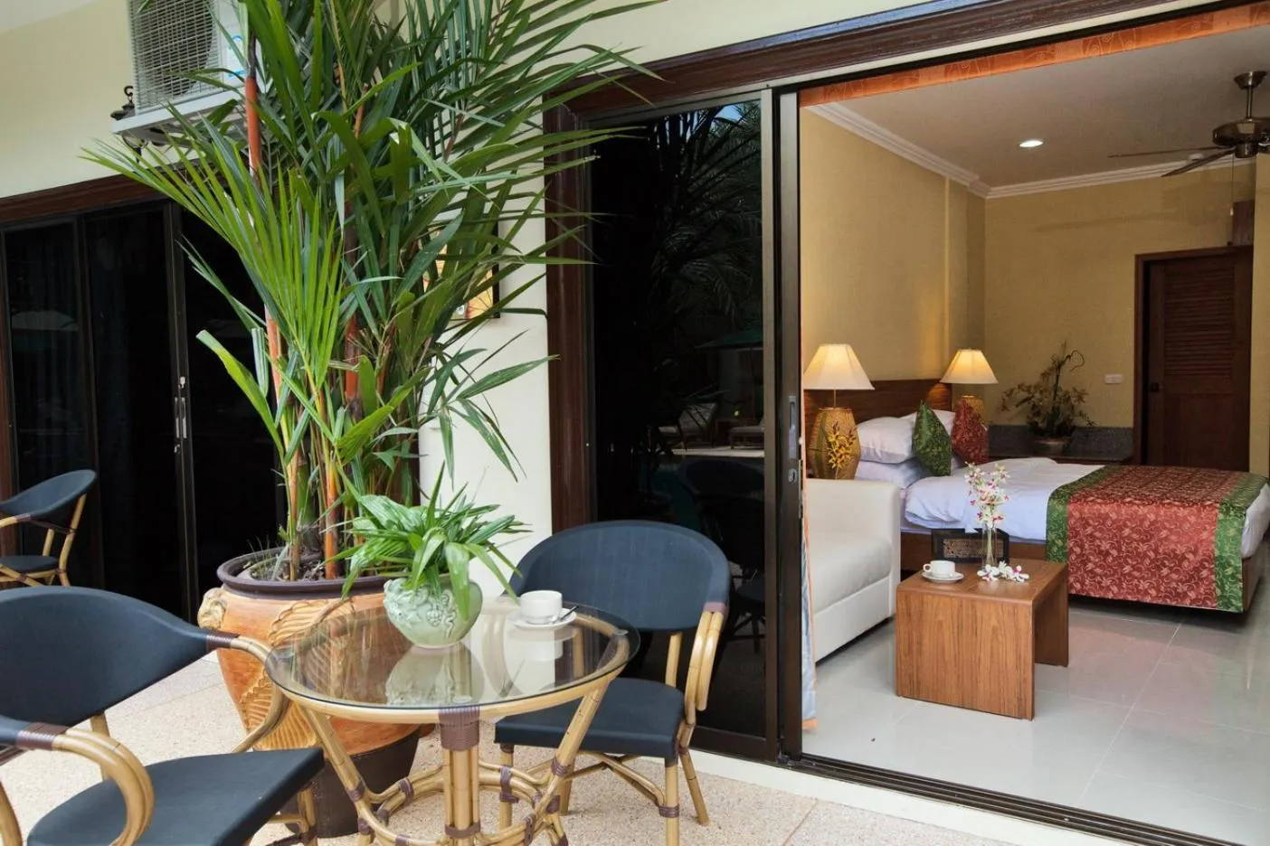 Balcony/Terrace, Bed in Baan Souy Resort