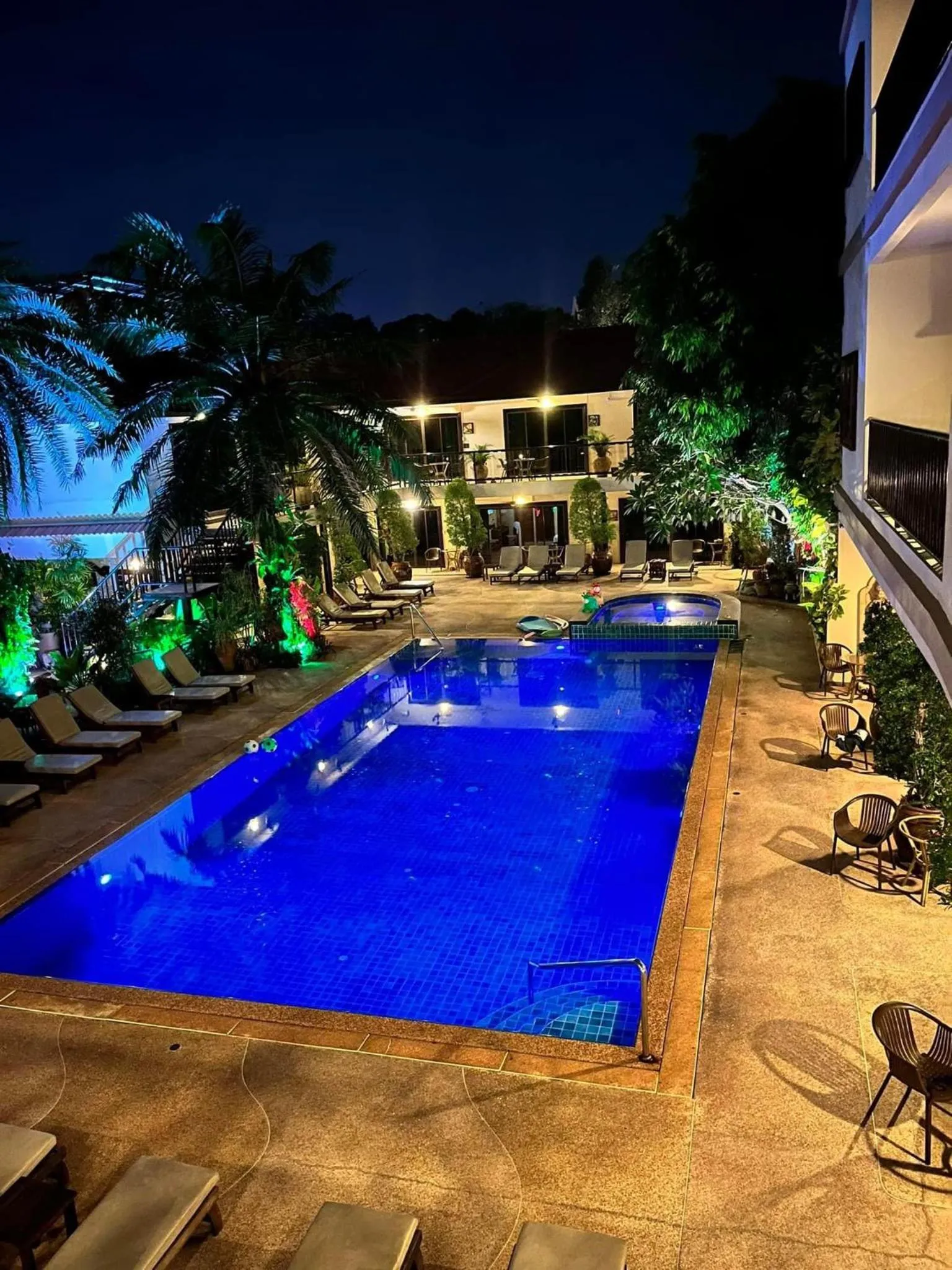 Swimming pool in Baan Souy Resort