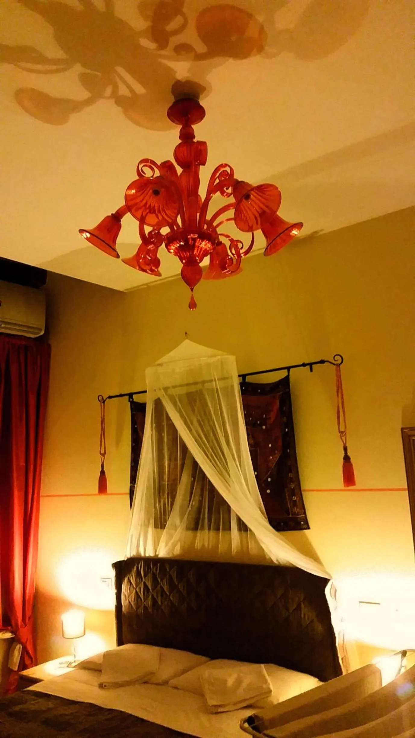 Photo of the whole room, Bed in B&B Venice 1964