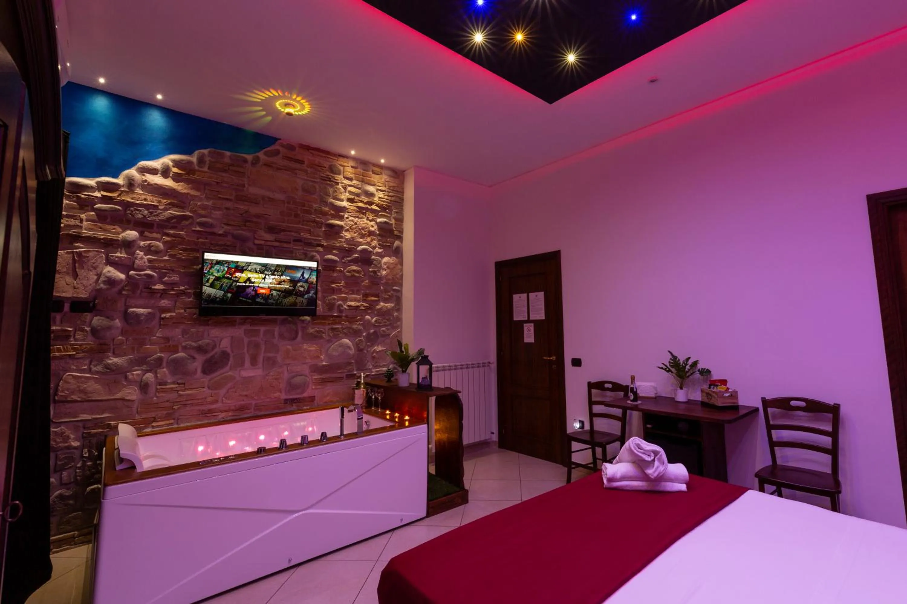 Bed in Pompei Luxury Rooms