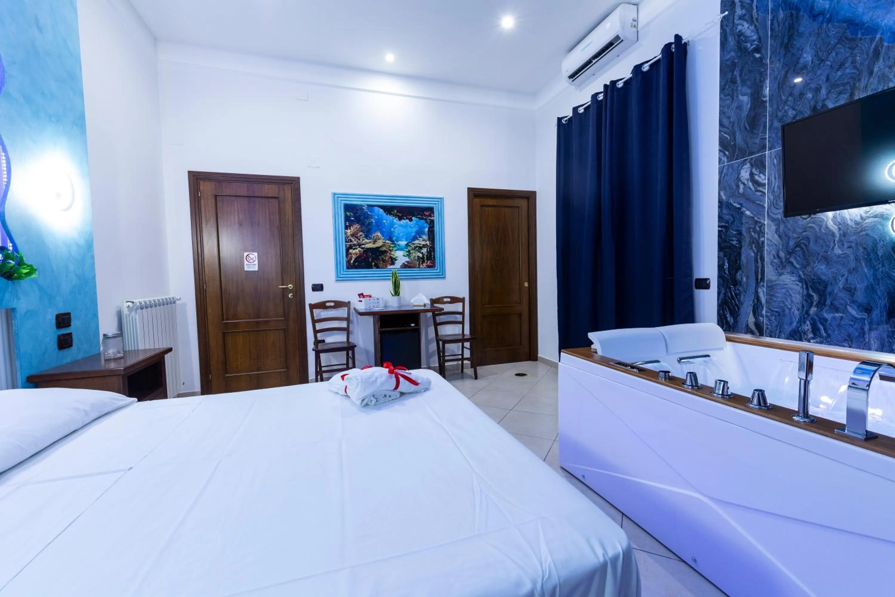Bed in Pompei Luxury Rooms