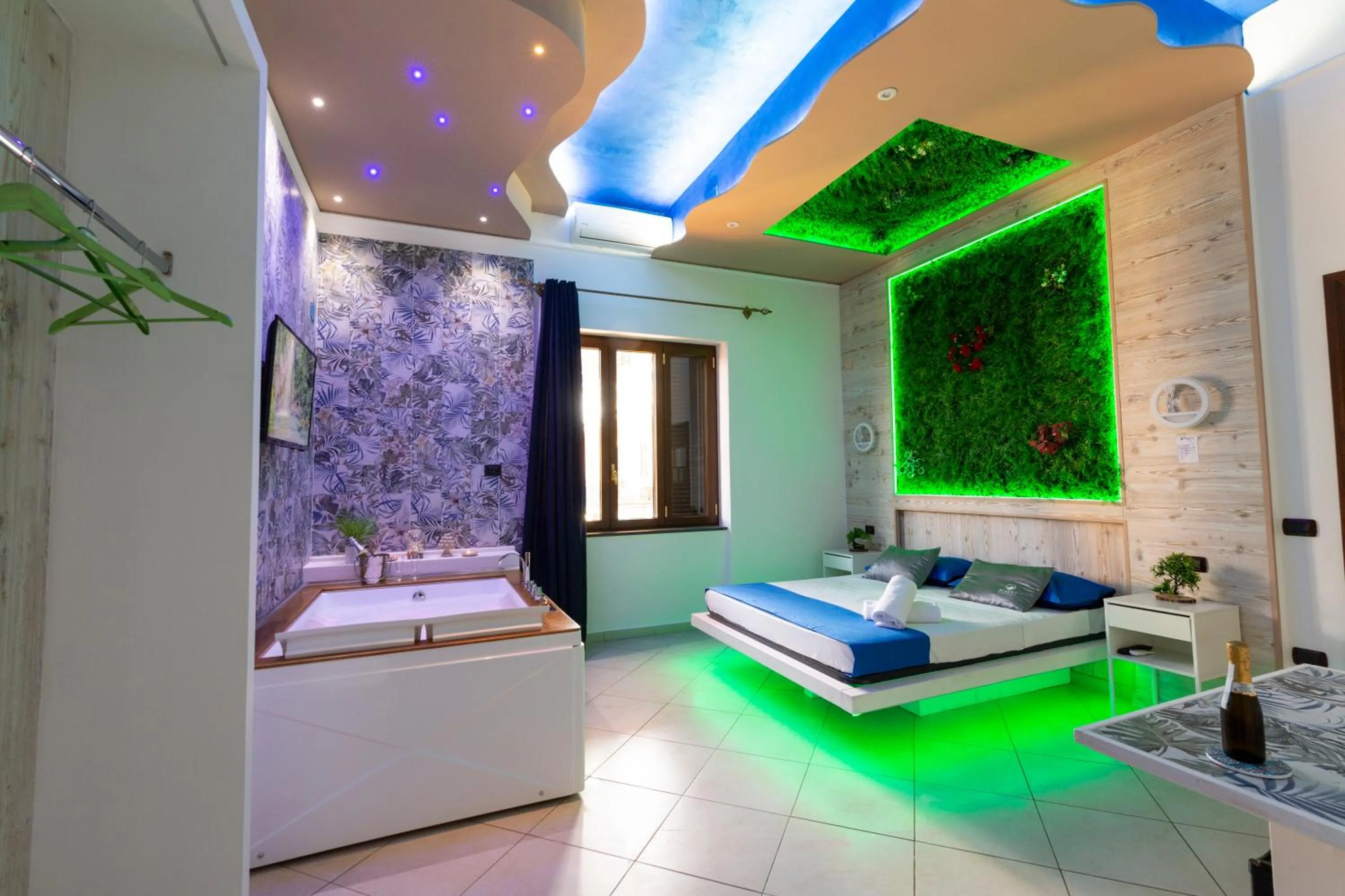 Bed in Pompei Luxury Rooms