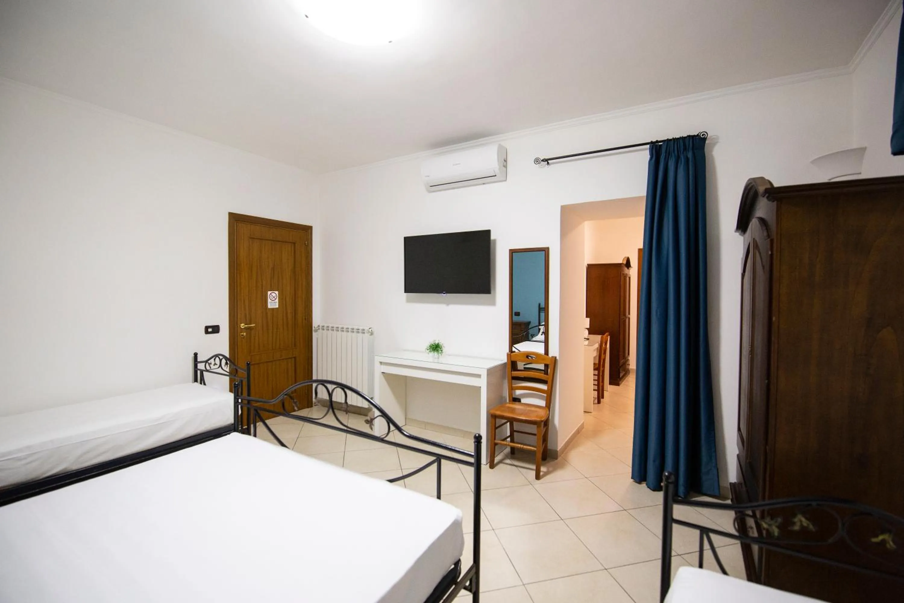 Bed in Pompei Luxury Rooms