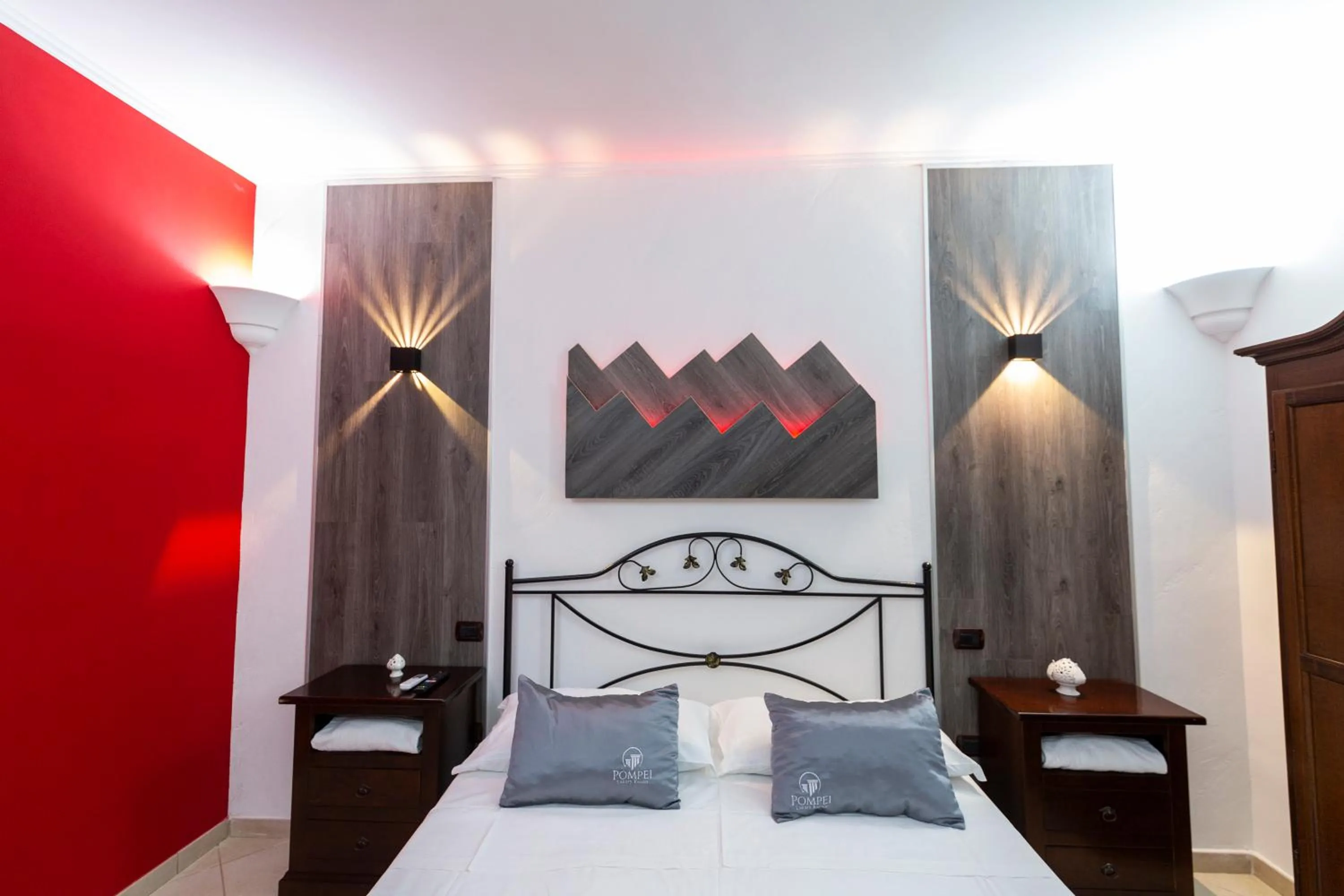 Bed in Pompei Luxury Rooms