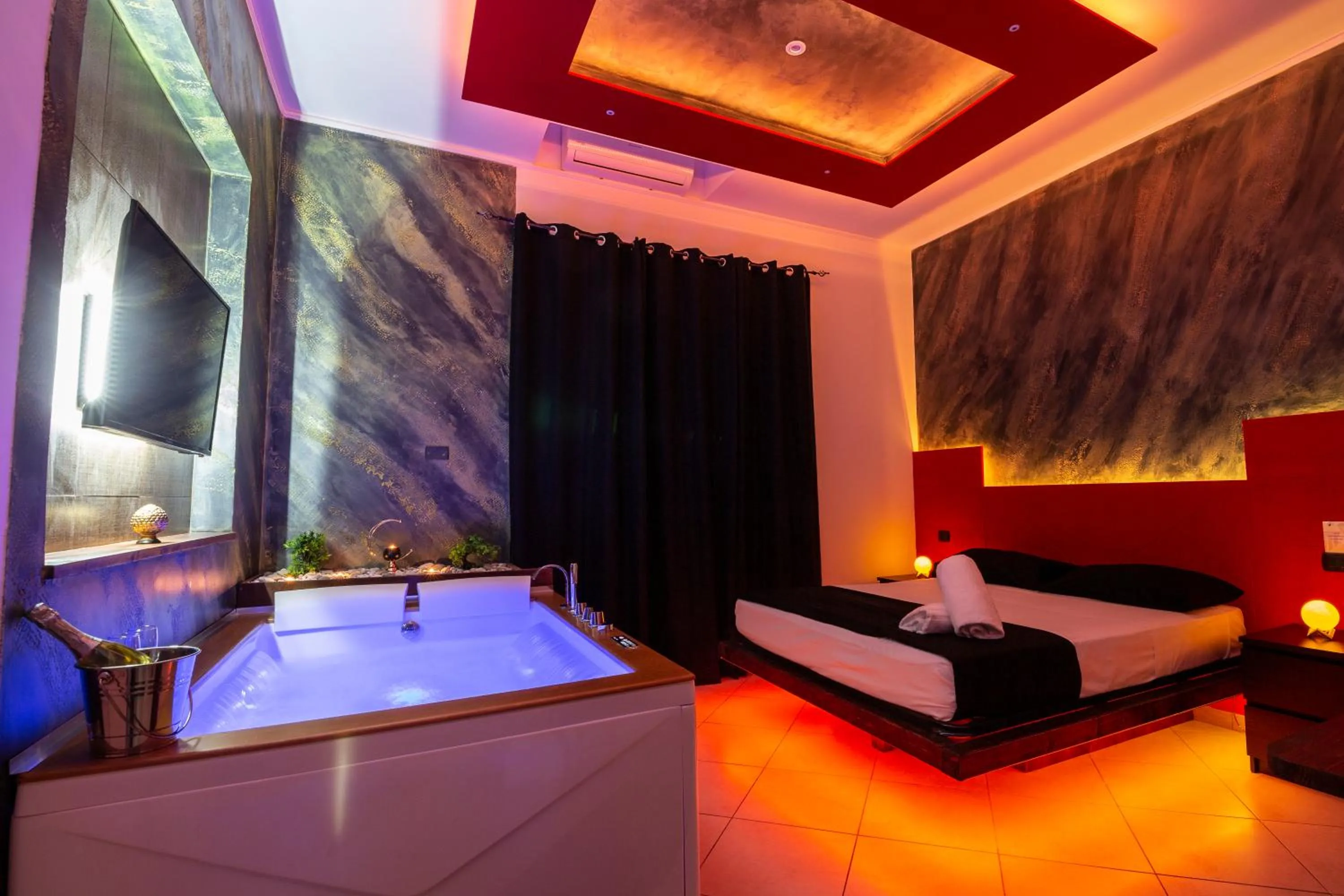 Bed in Pompei Luxury Rooms