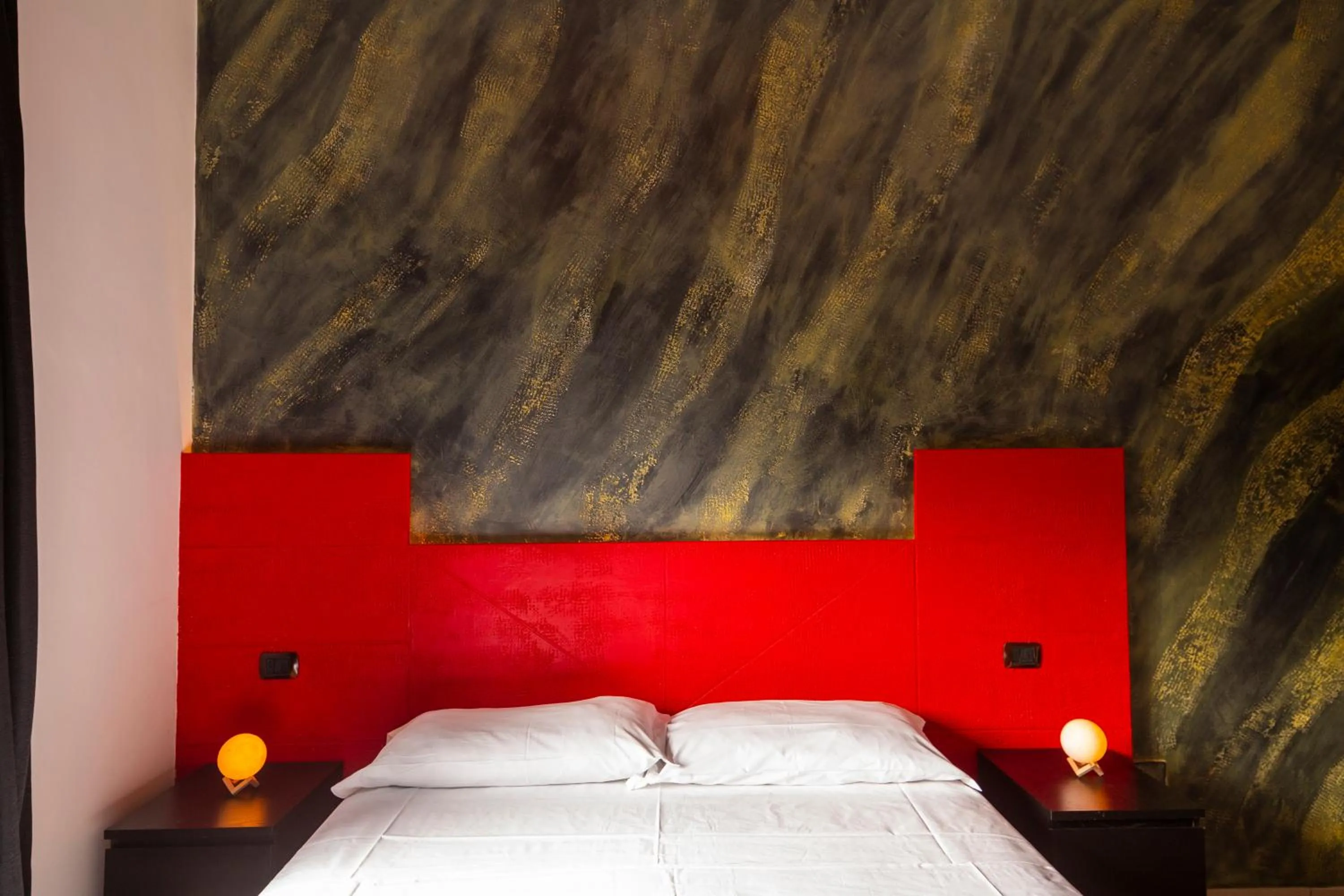 Bed in Pompei Luxury Rooms