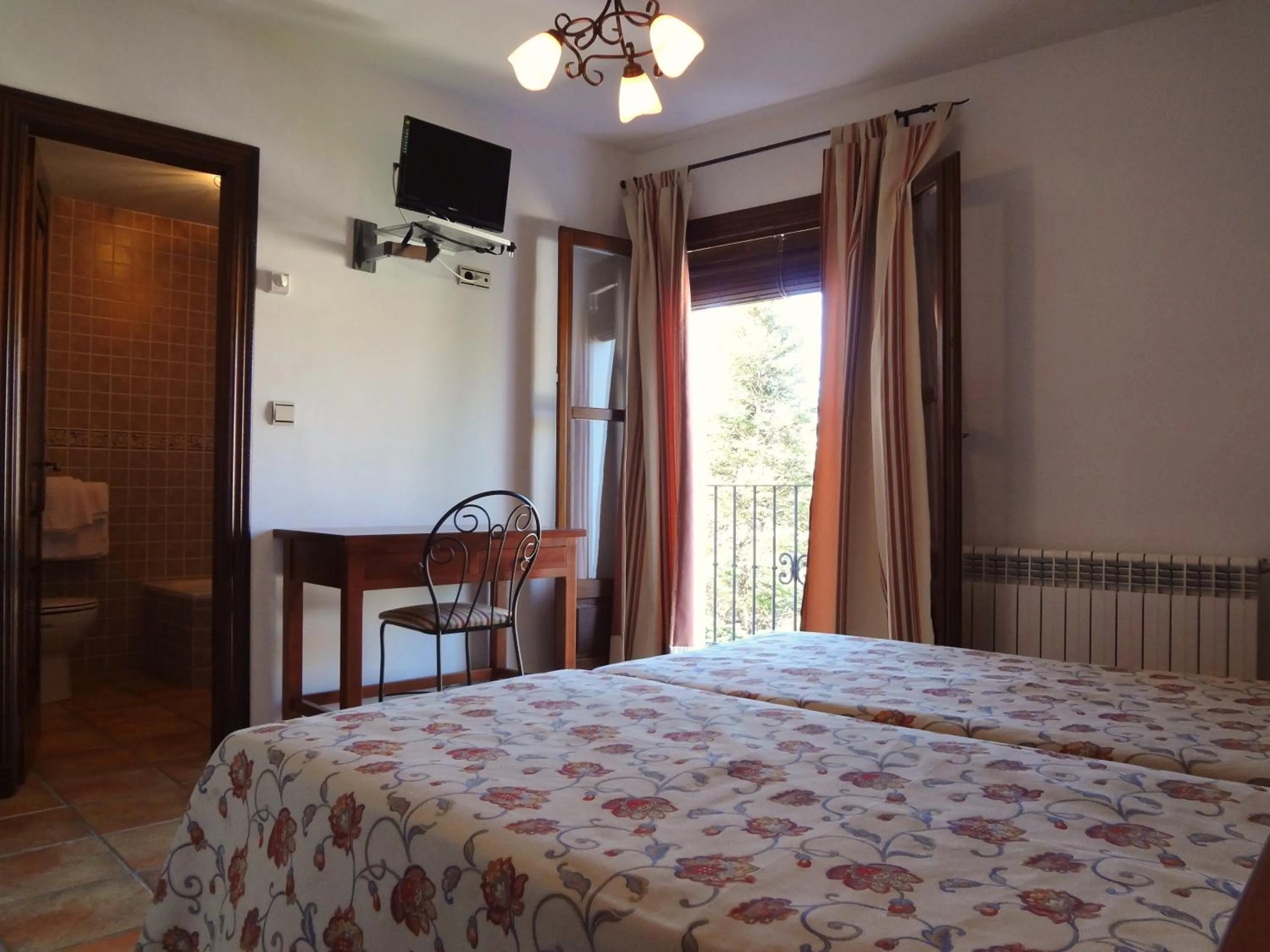 Photo of the whole room, Bed in Hotel Rural Poqueira II