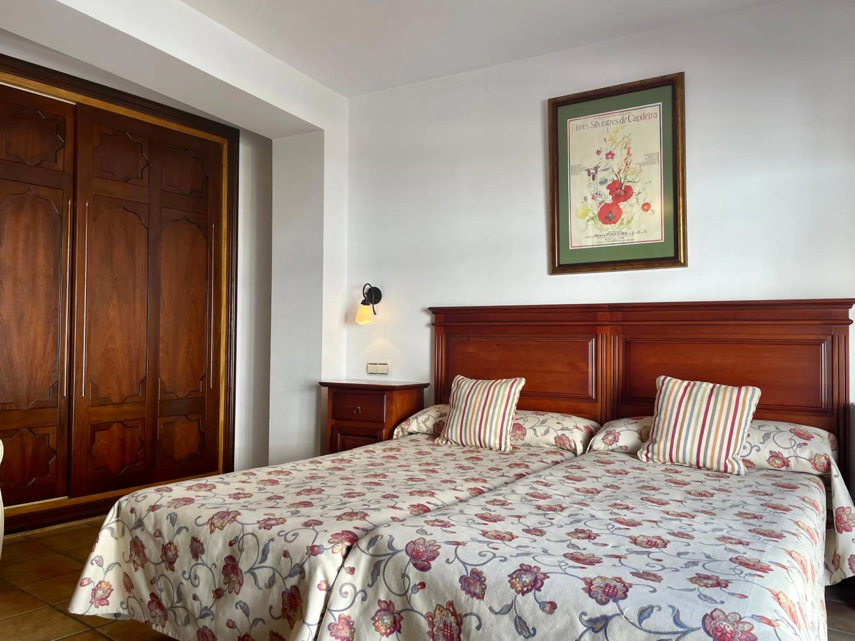 Bed in Hotel Rural Poqueira II