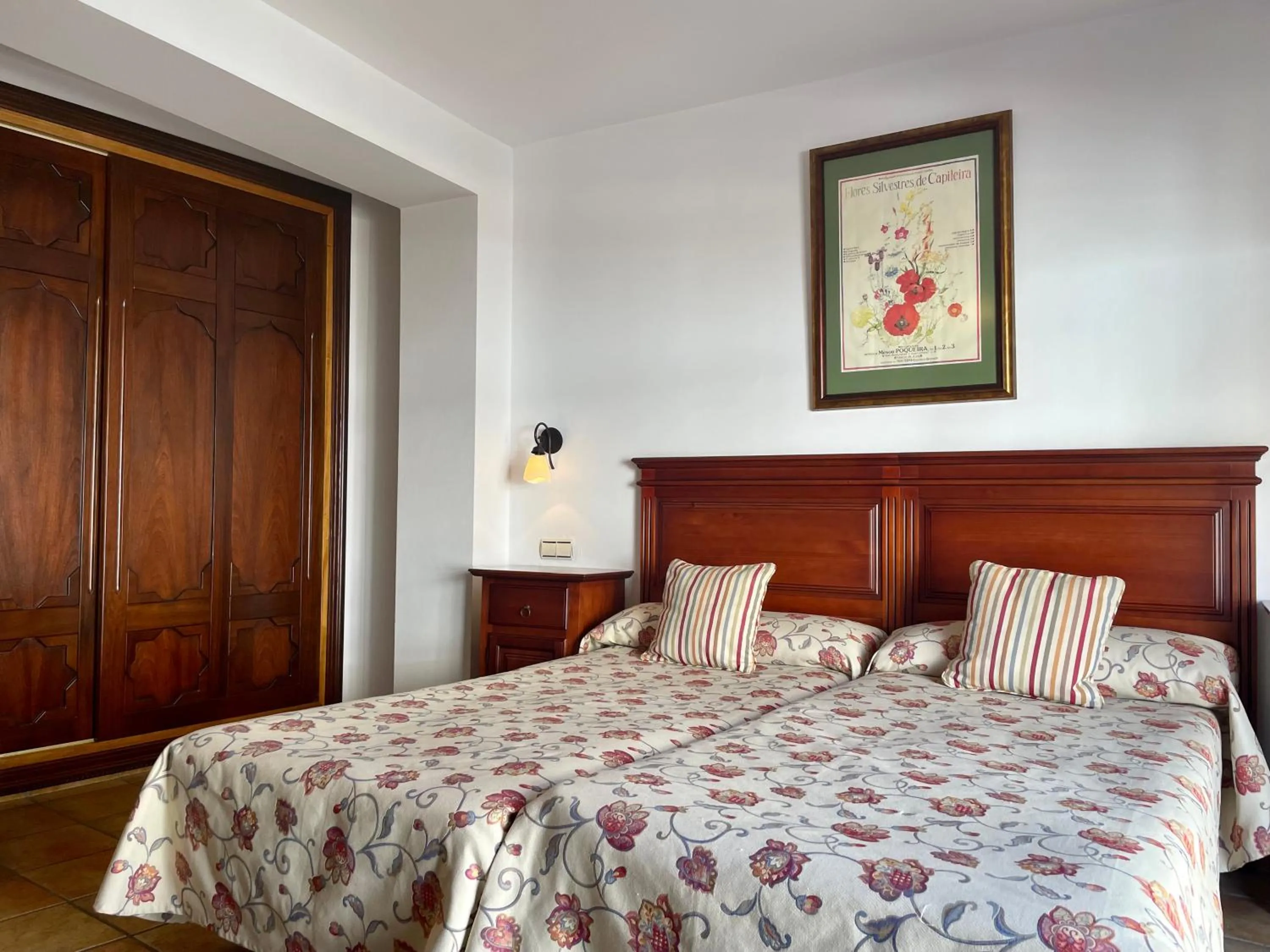 Bed in Hotel Rural Poqueira II