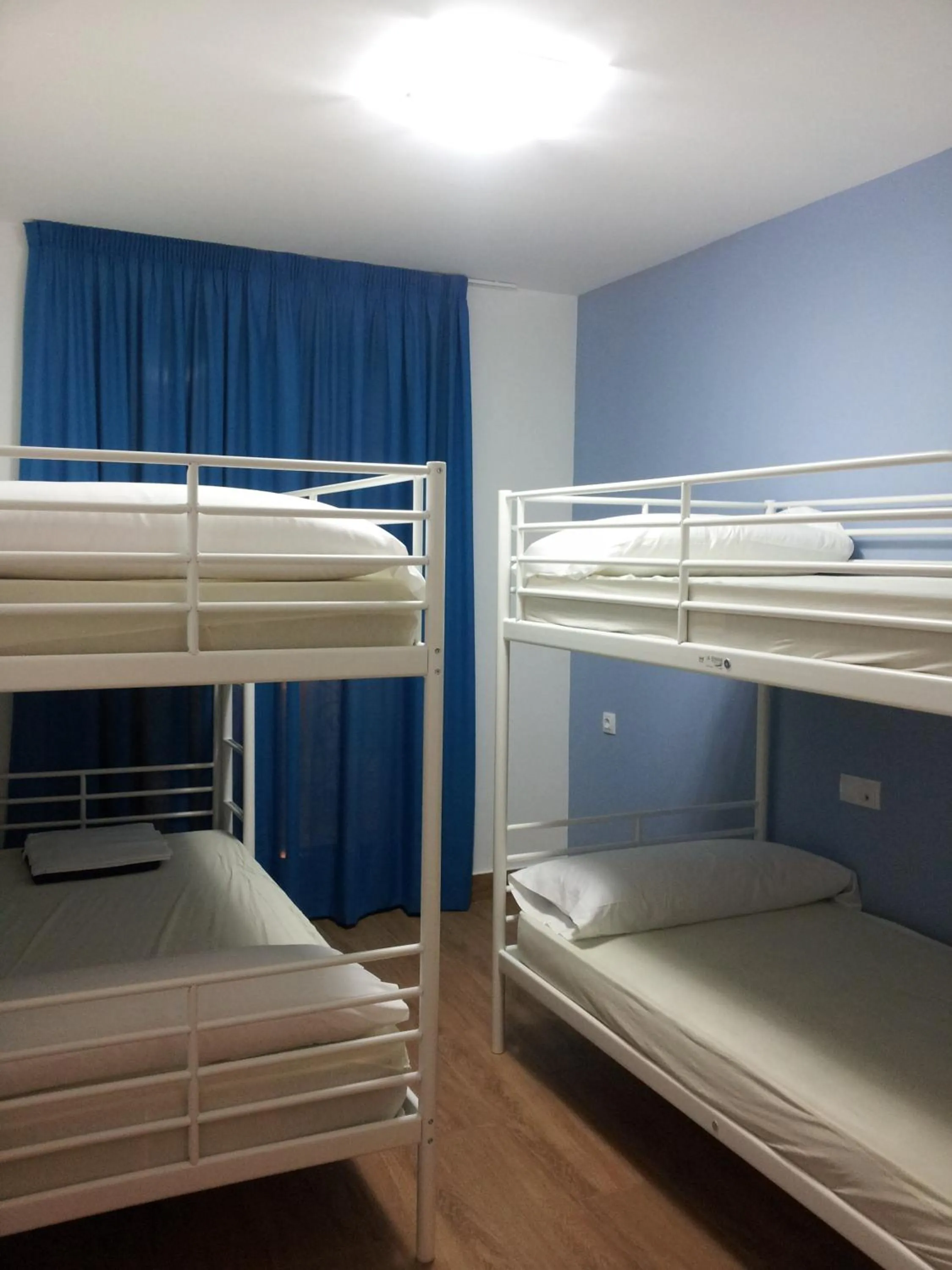 Photo of the whole room in Pensión San Fermín