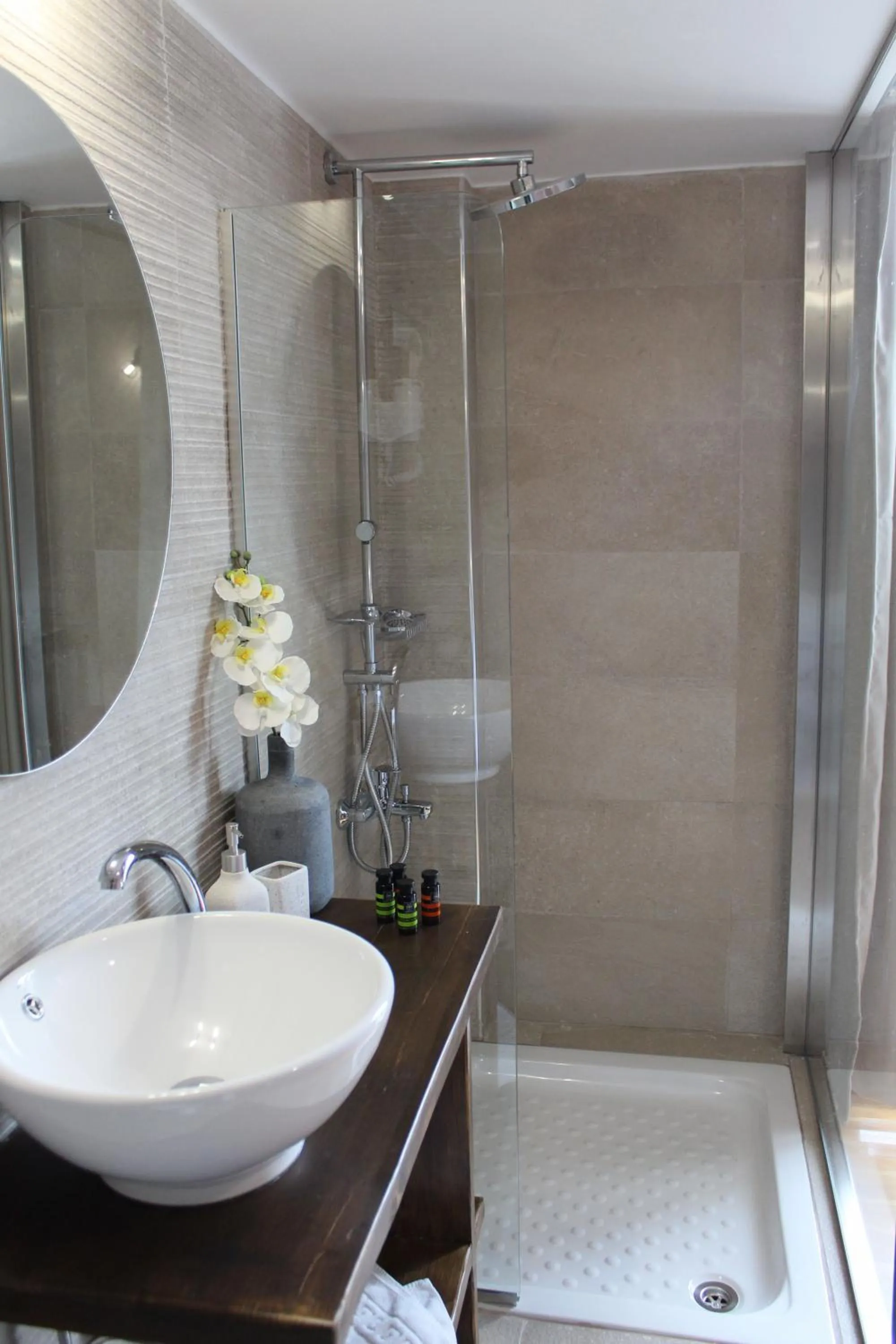 Shower in Kalamata Art Rooms