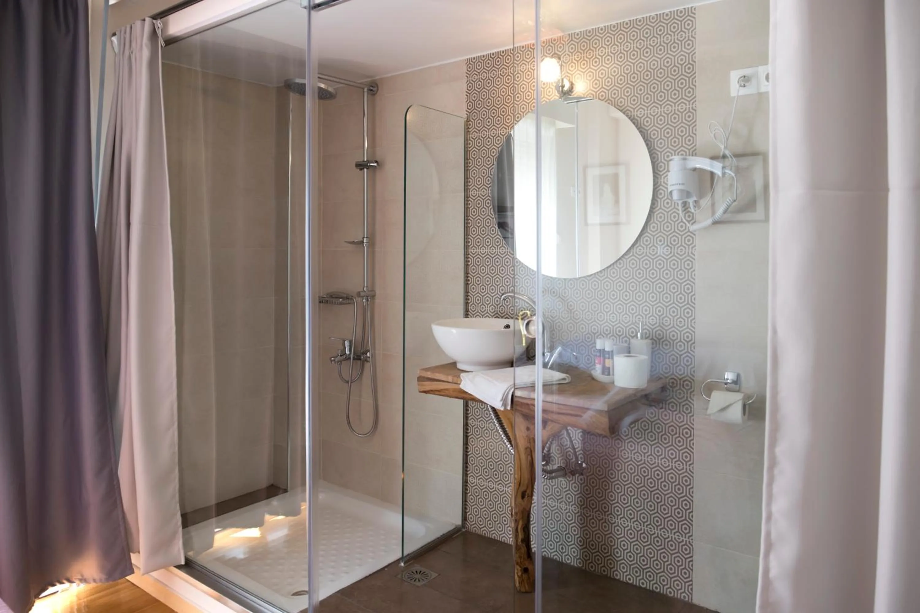 Shower in Kalamata Art Rooms