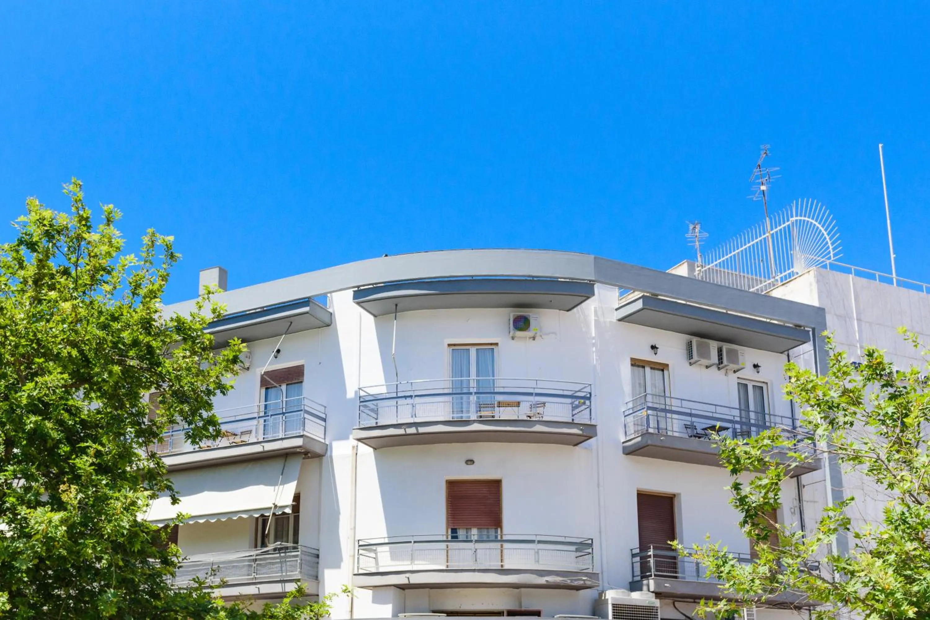 Property building in Kalamata Art Rooms