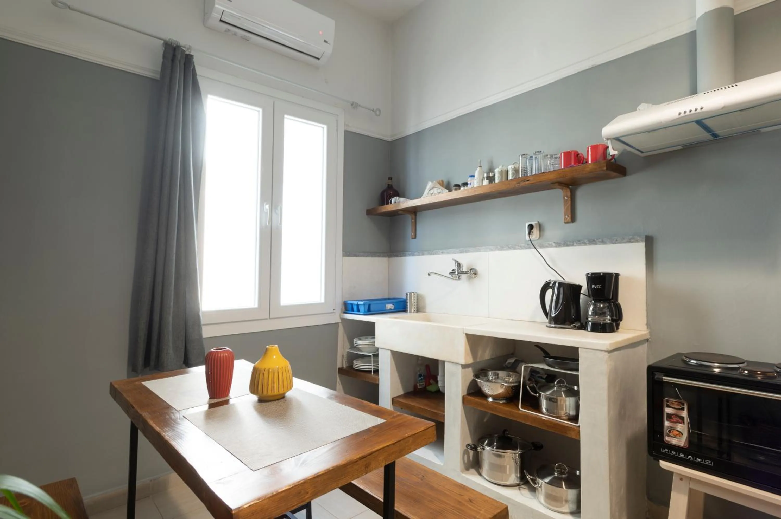 Coffee/tea facilities in Kalamata Art Rooms