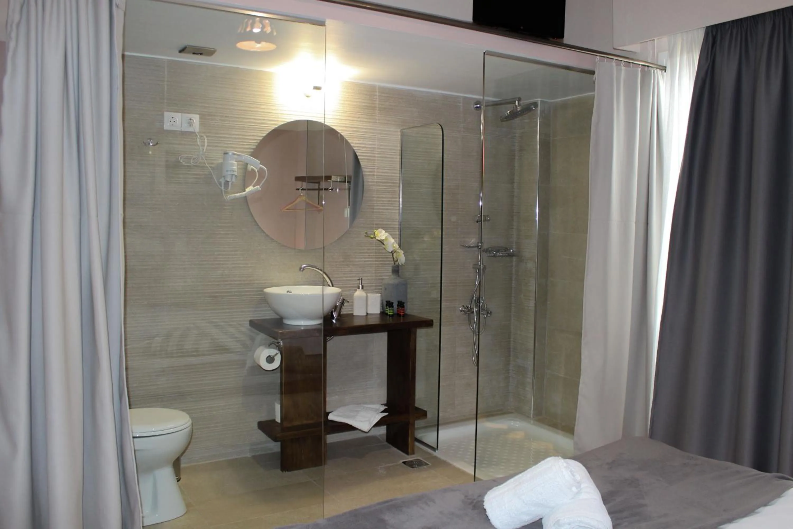 Shower in Kalamata Art Rooms