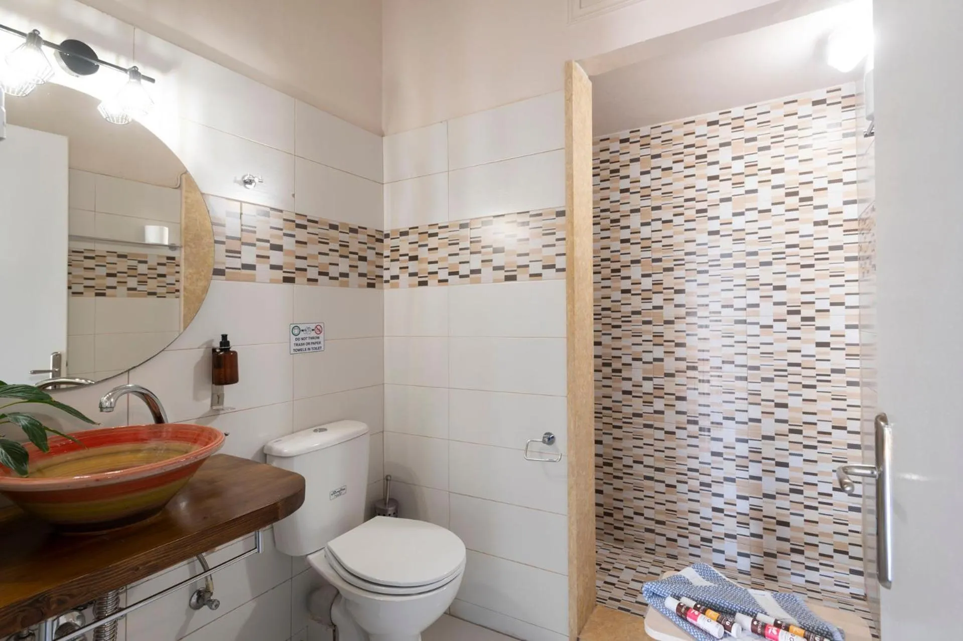 Shower in Kalamata Art Rooms