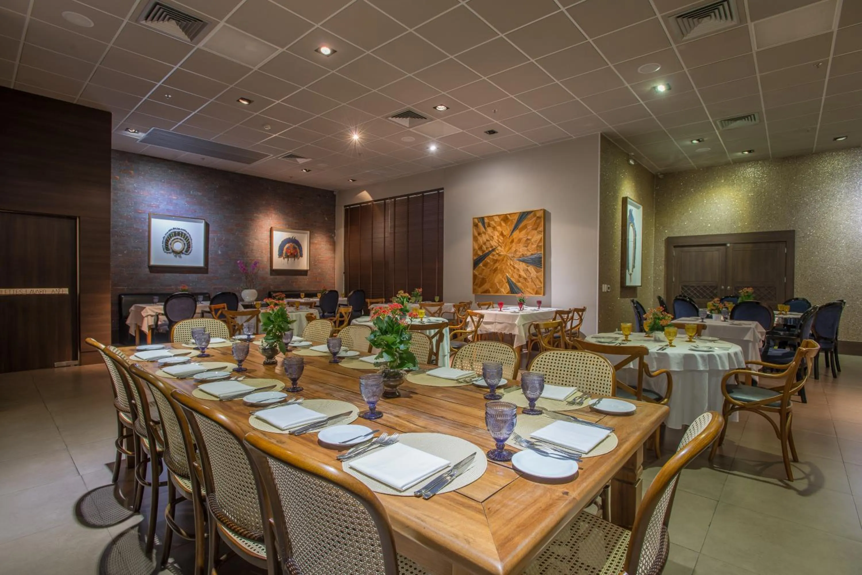 Restaurant/places to eat in Hotel Gran Odara