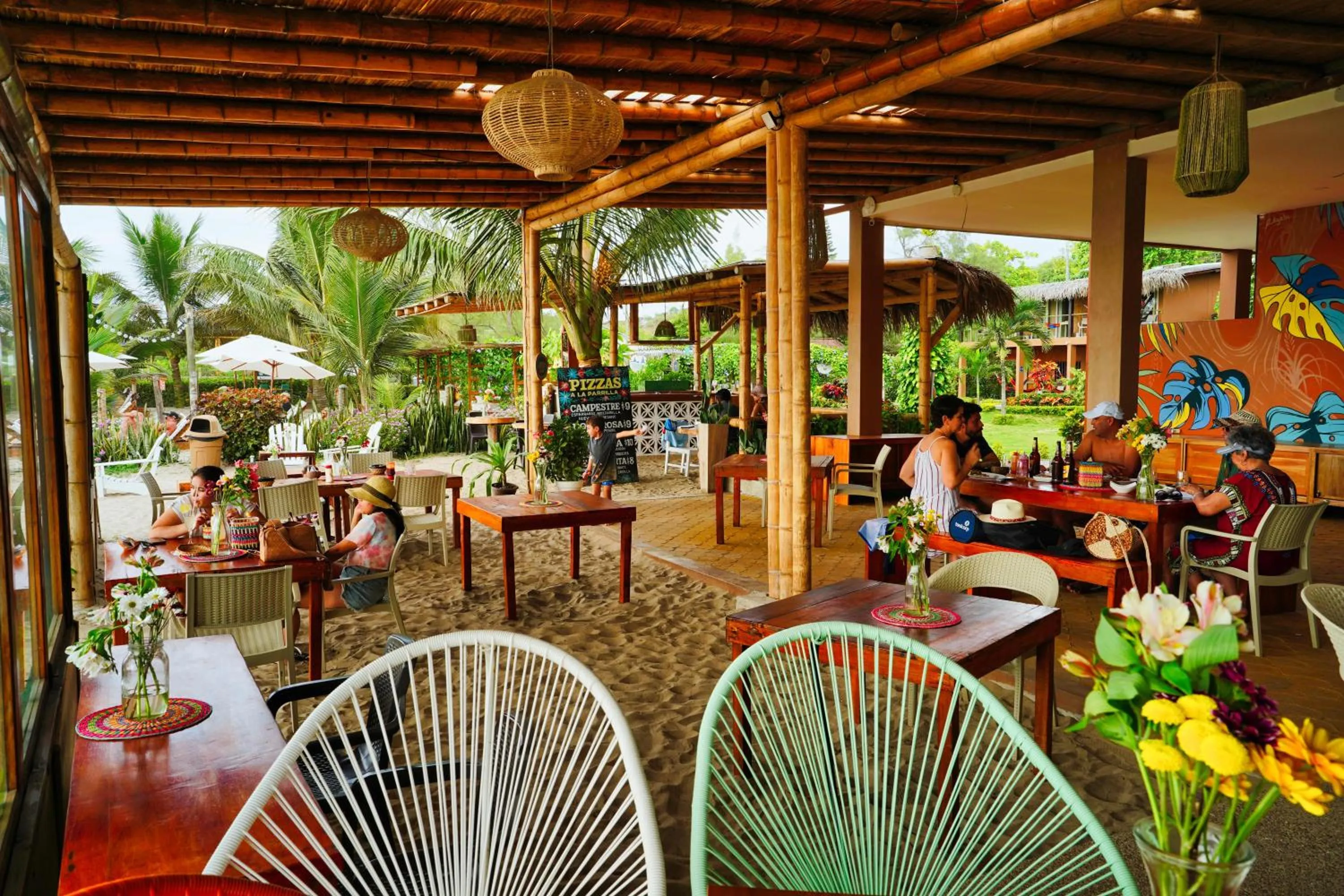 Restaurant/places to eat in Hotel Kundalini