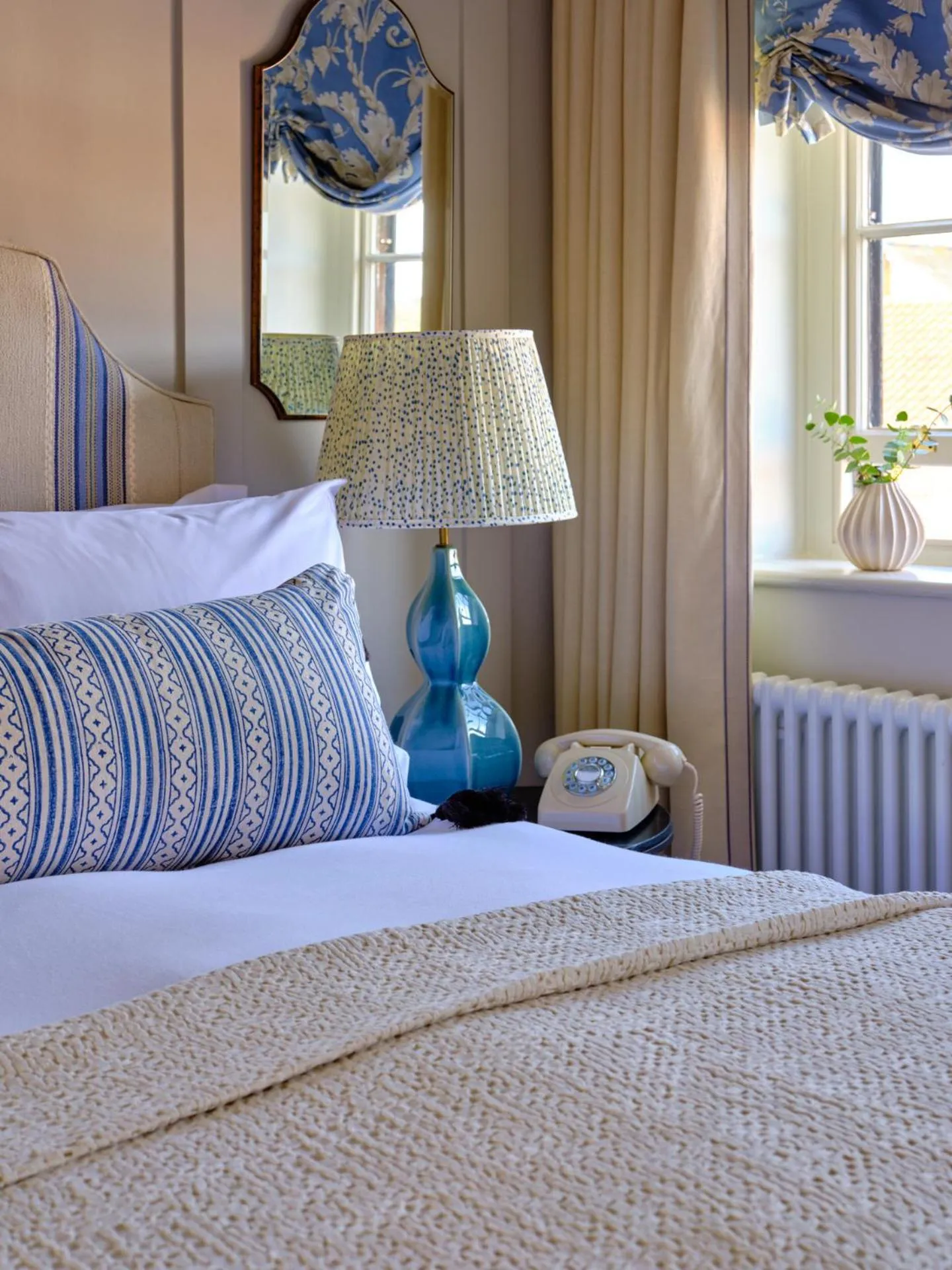 Bedroom, Bed in Stanwell House