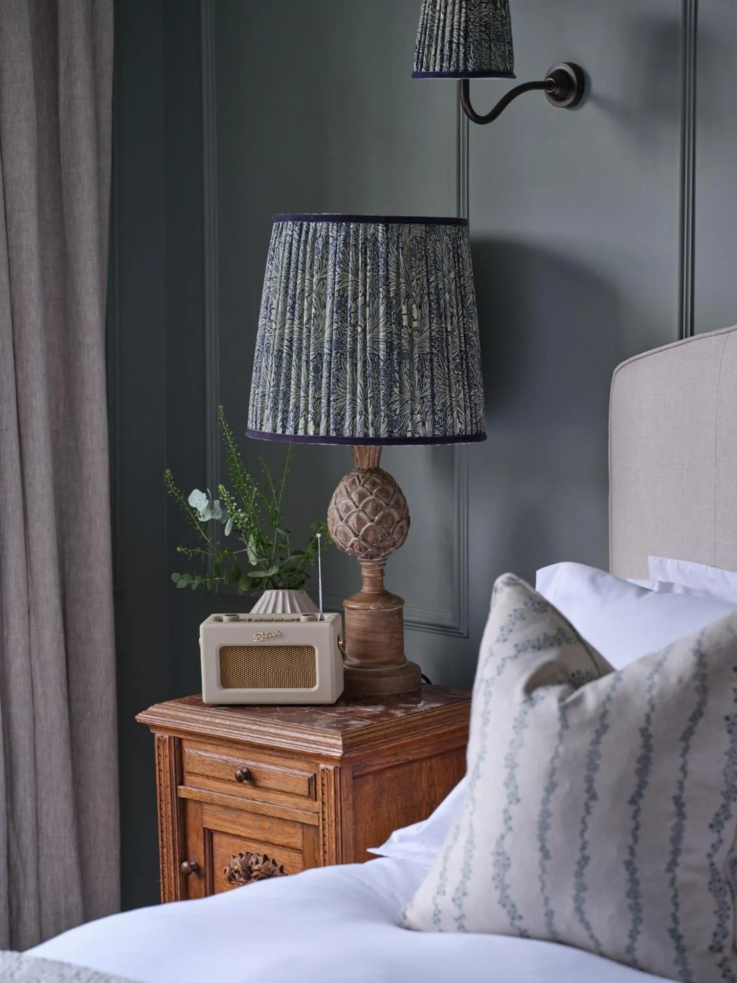 Bedroom, Bed in Stanwell House