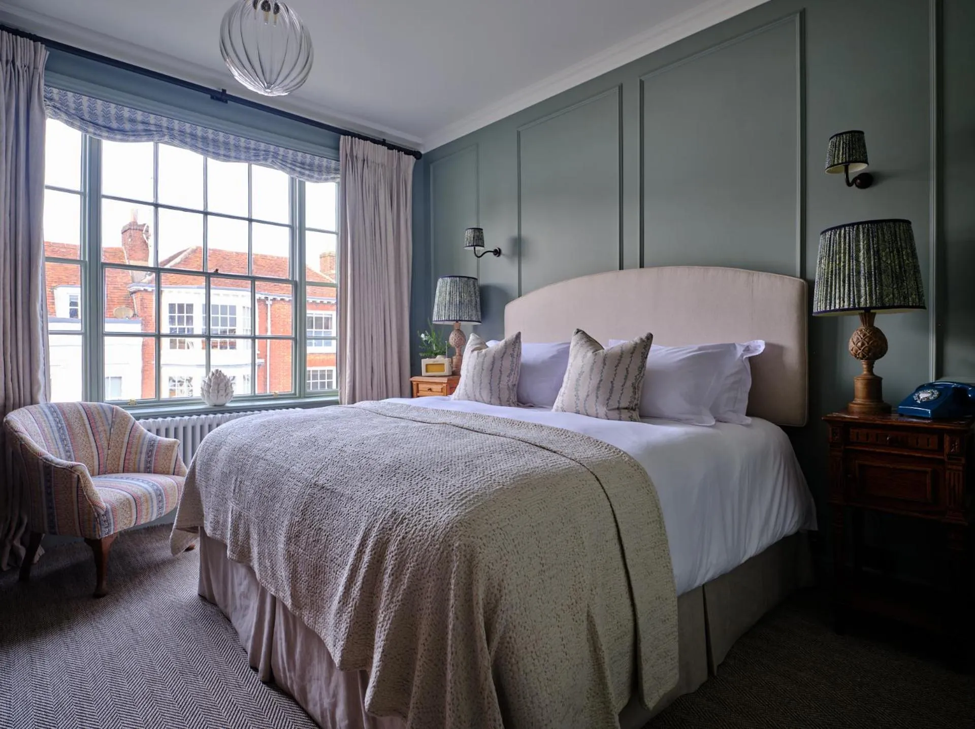 Photo of the whole room, Bed in Stanwell House