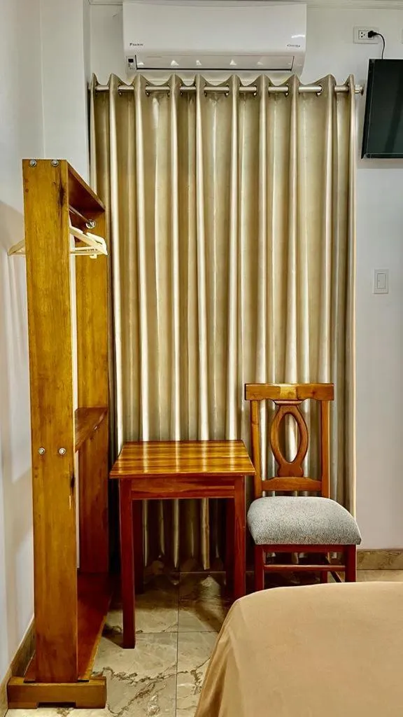 wardrobe, Bed in Fitzcarrald Hotel