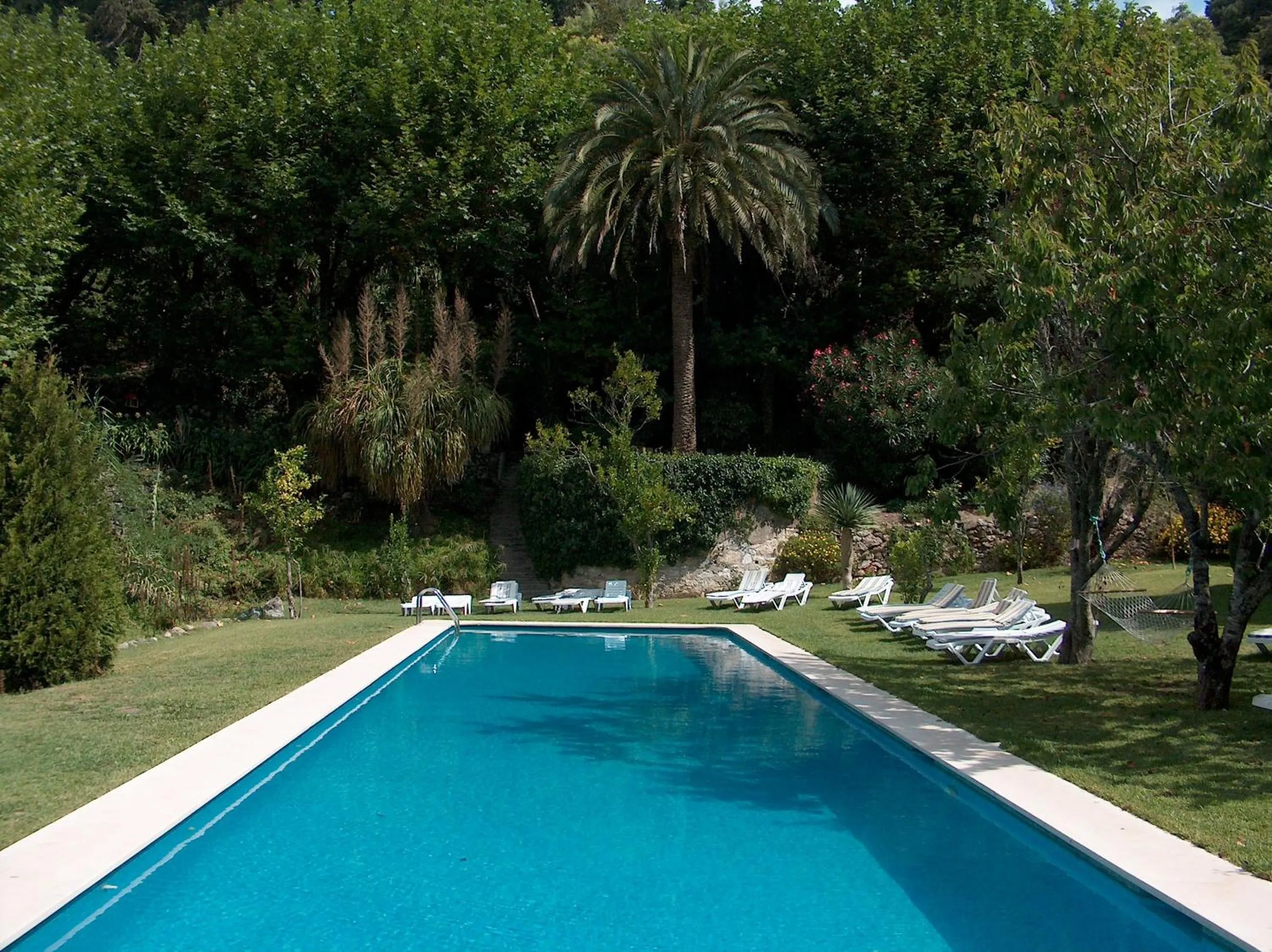 Swimming pool in Hotel Sintra Jardim