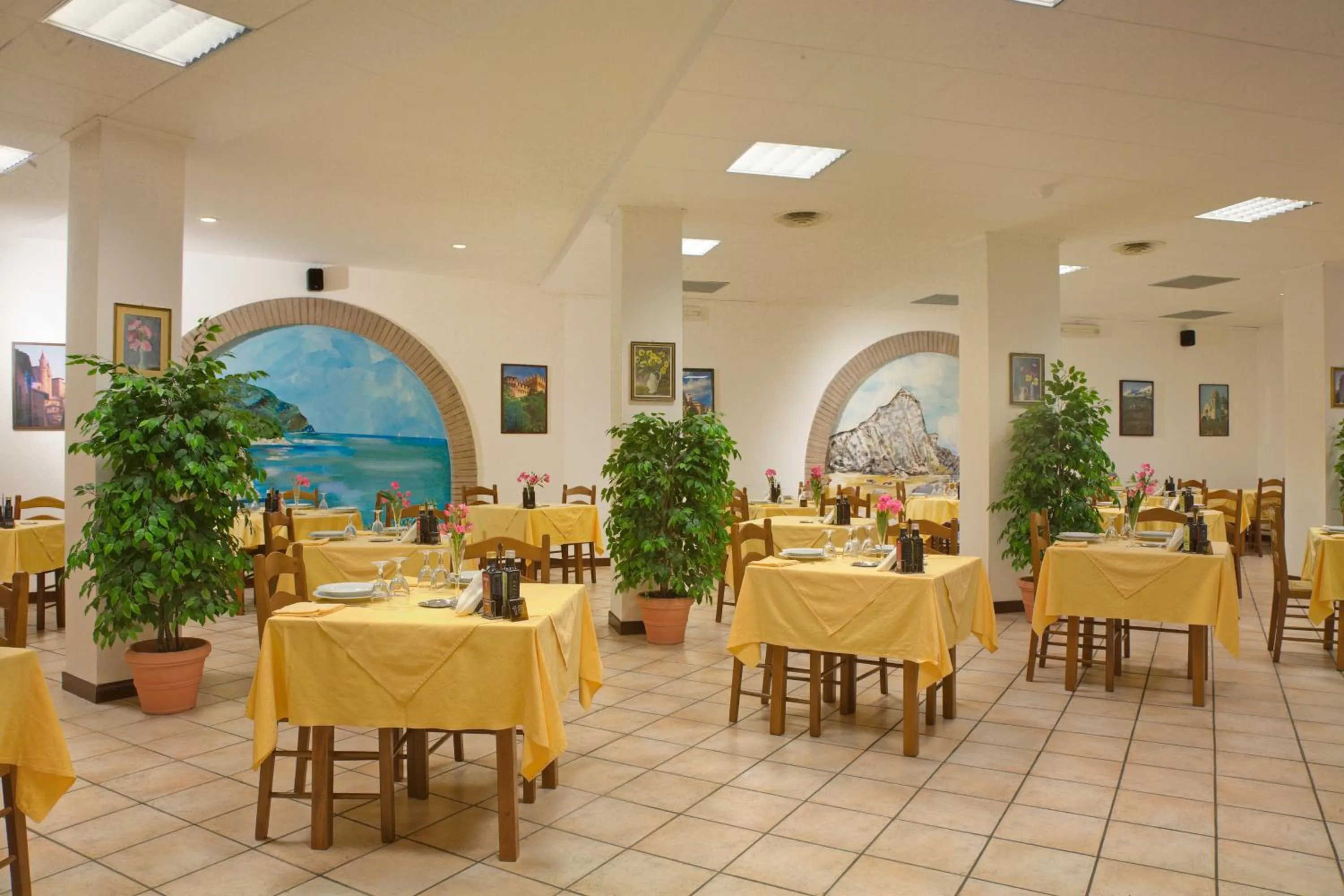 Restaurant/places to eat in Hotel K2