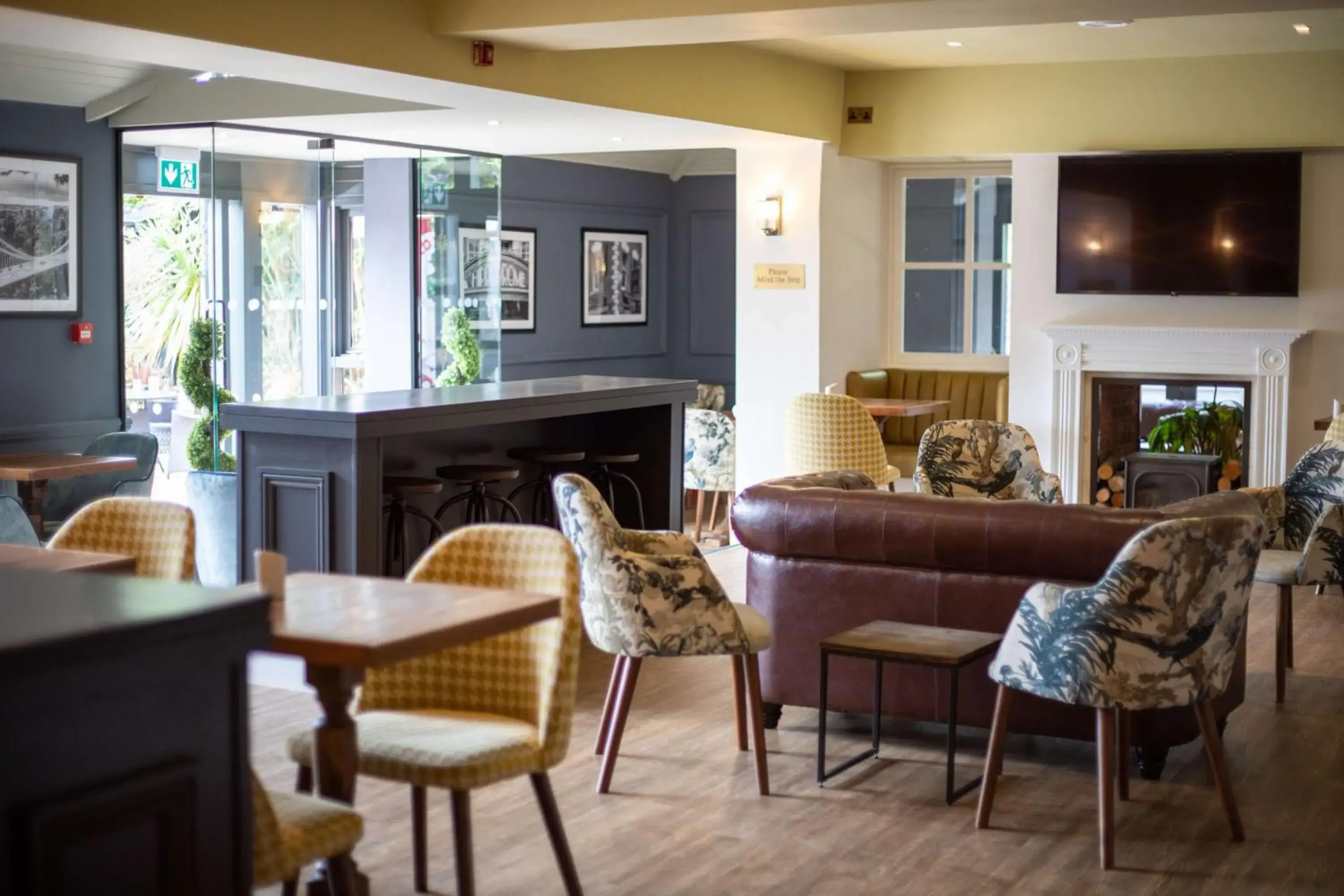 Lounge or bar in Best Western Gables Hotel Lounge or bar in Best Western Gables Hotel