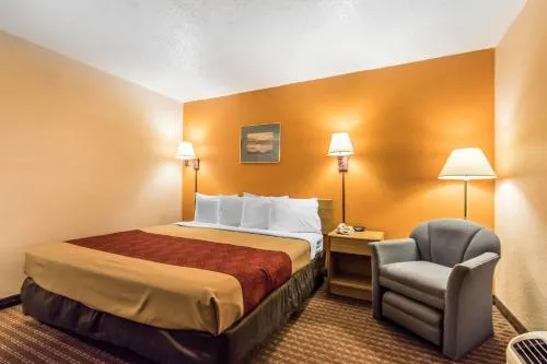 Days Inn by Wyndham Scottsboro AL