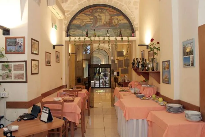 Restaurant/places to eat in Hotel Adria