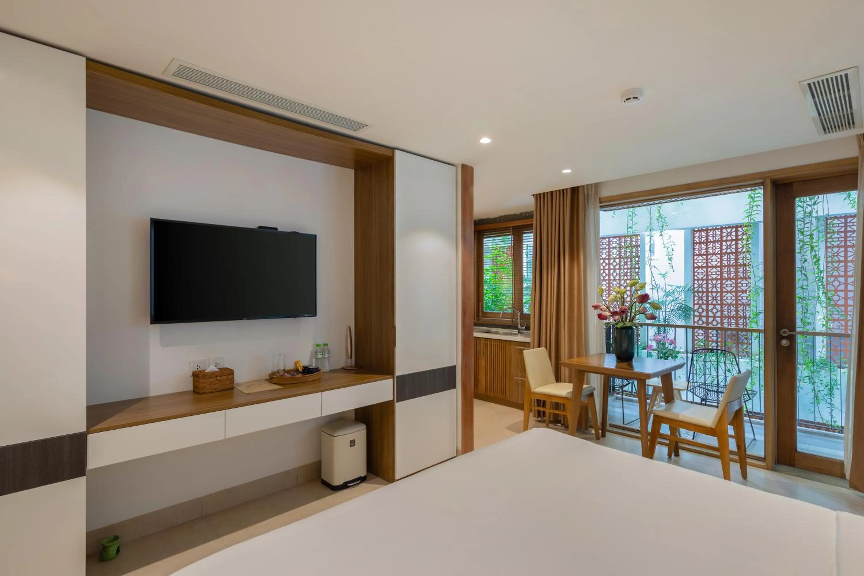 Photo of the whole room, Bed in Ponte Boutique Da Nang