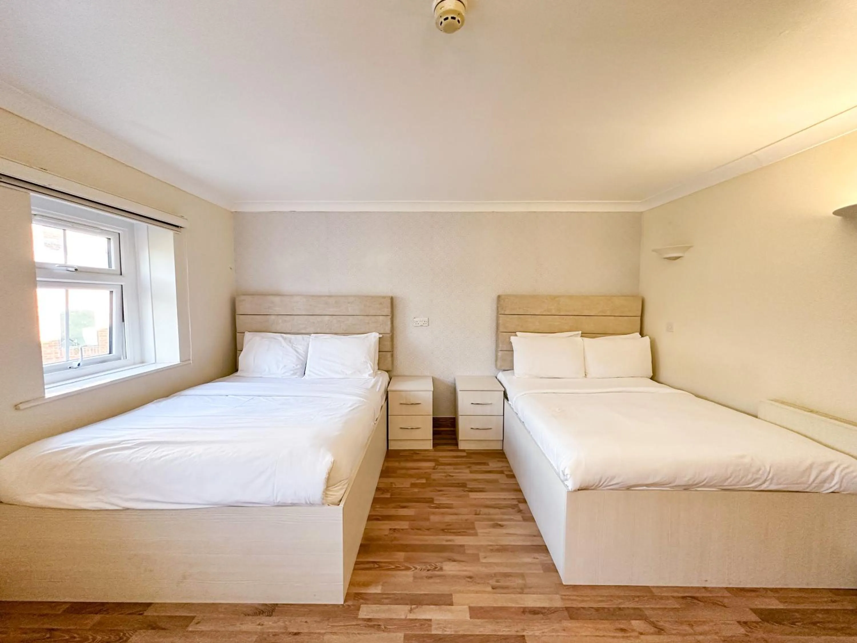 Bed in Baylis Park Hotel